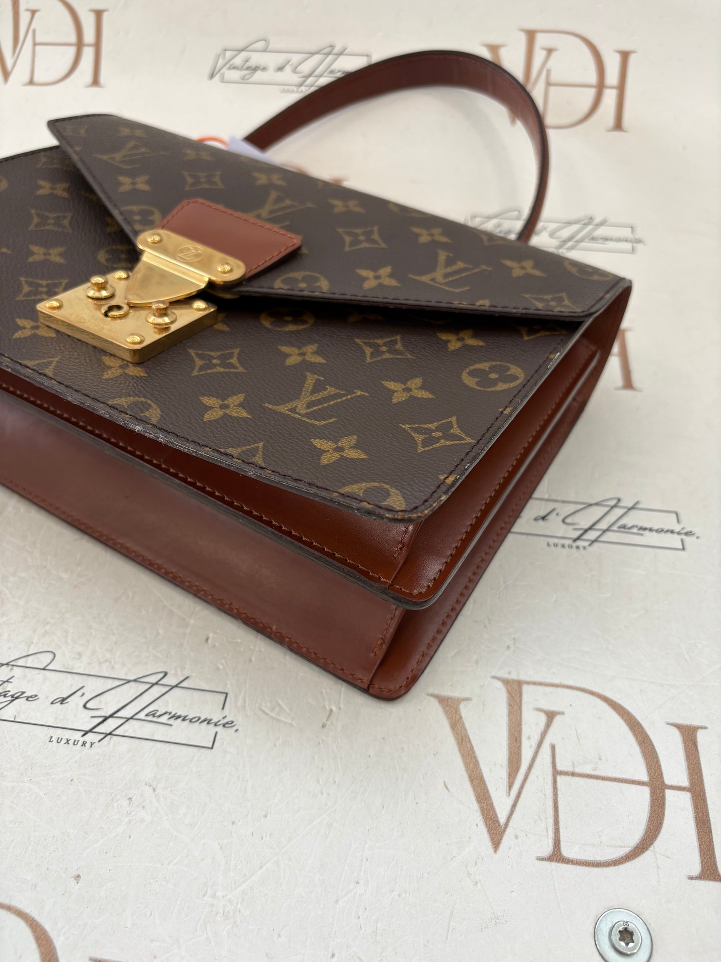 018366 - Louis Vuitton Concorde