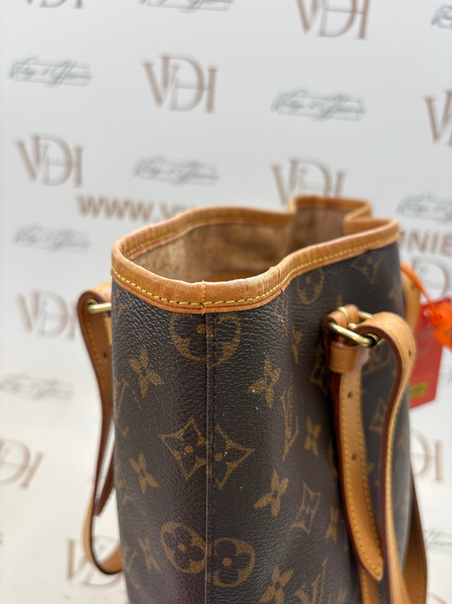 018332  - Louis Vuitton Bucket GM