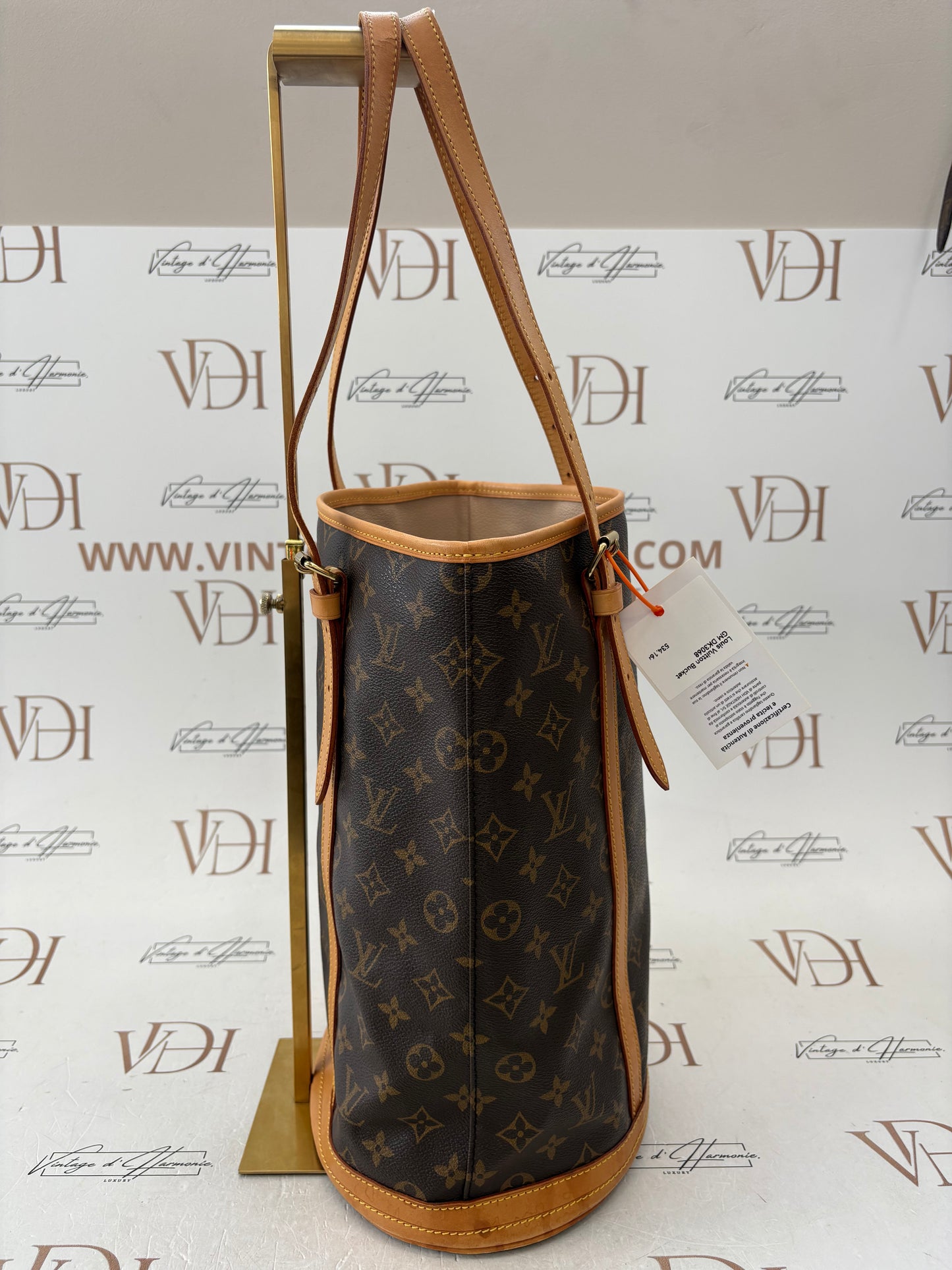 018906 - Louis Vuitton Bucket GM