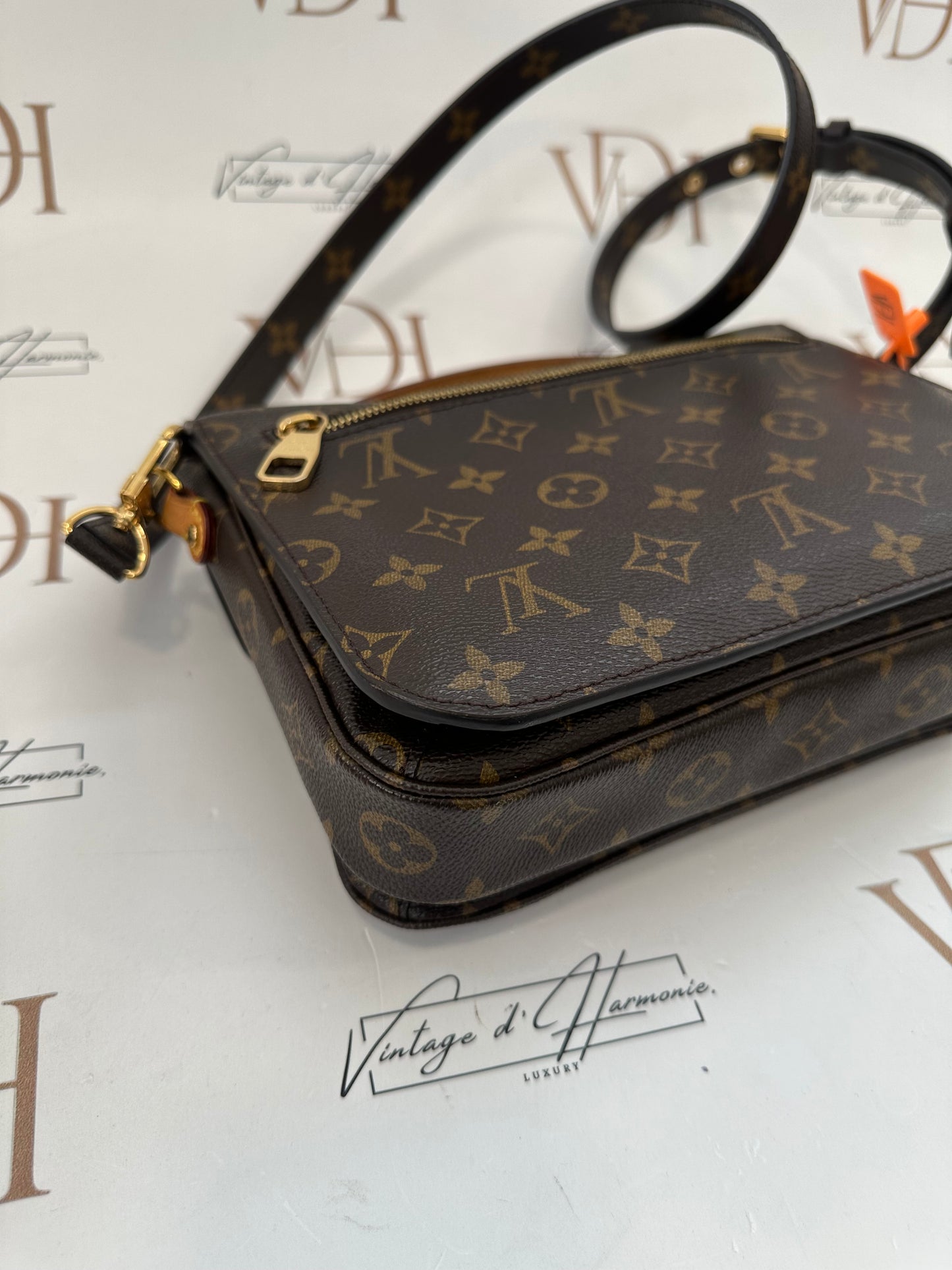 200821 - Louis Vuitton Metis