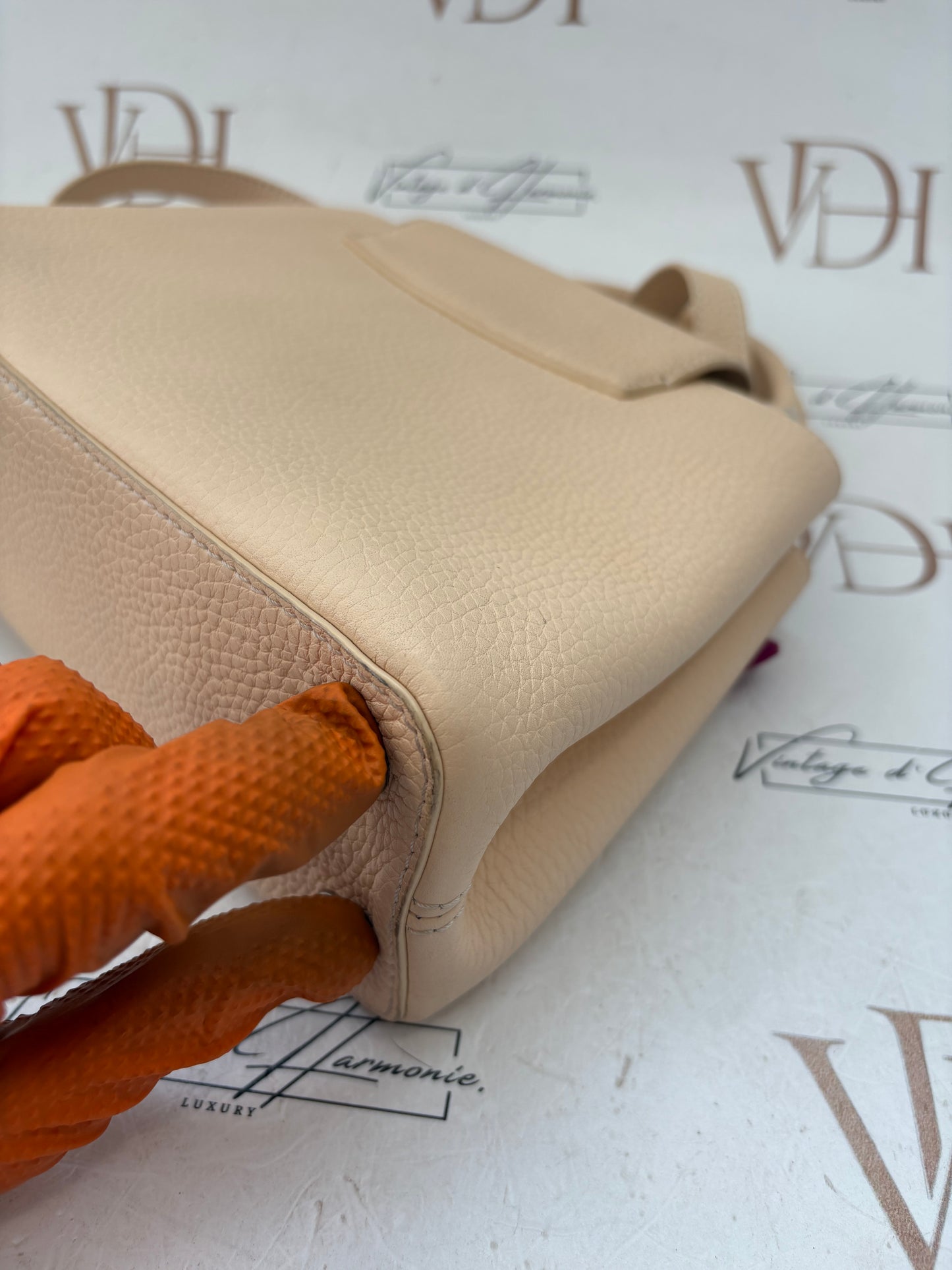 384297 - Louis Vuitton Capucines BB
