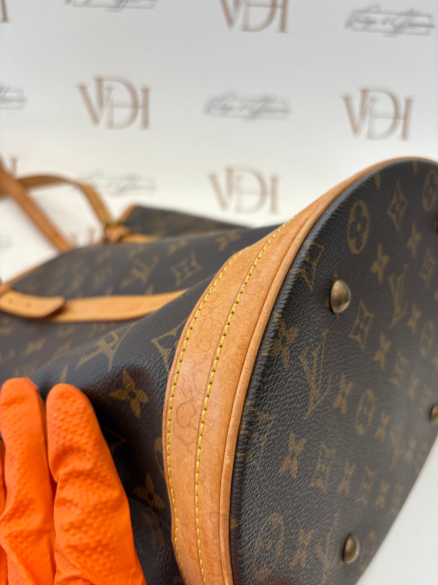 018053 - Louis Vuitton Bucket