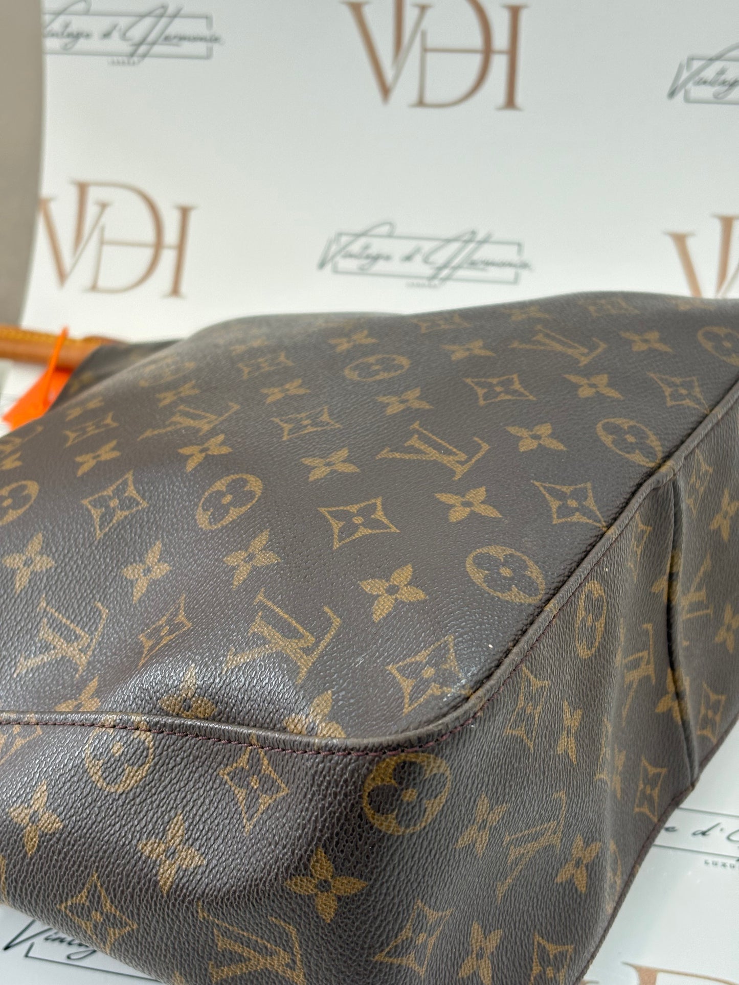 018100 - Louis Vuitton Looping GM