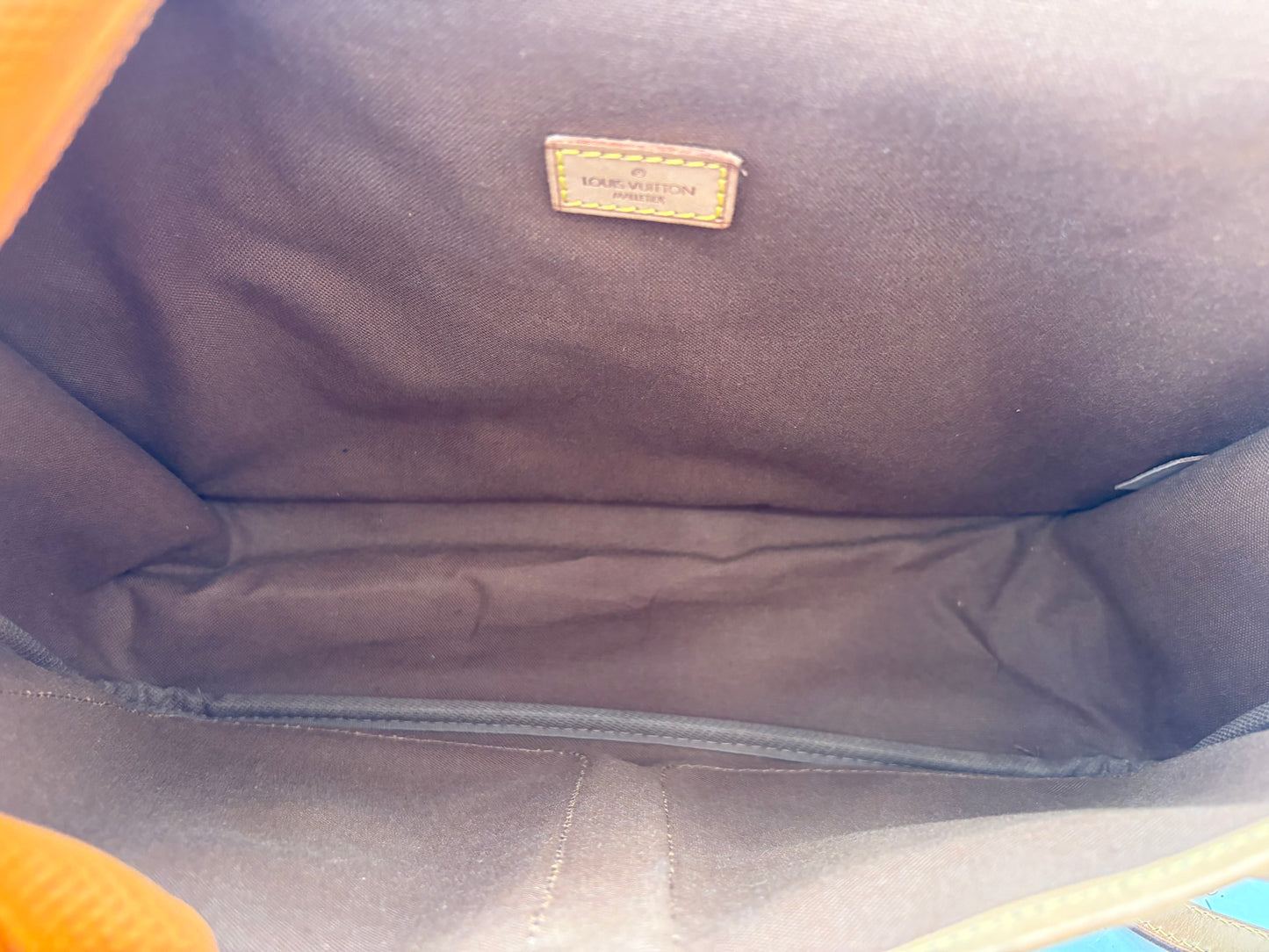 018966 - Louis Vuitton Gibeciere