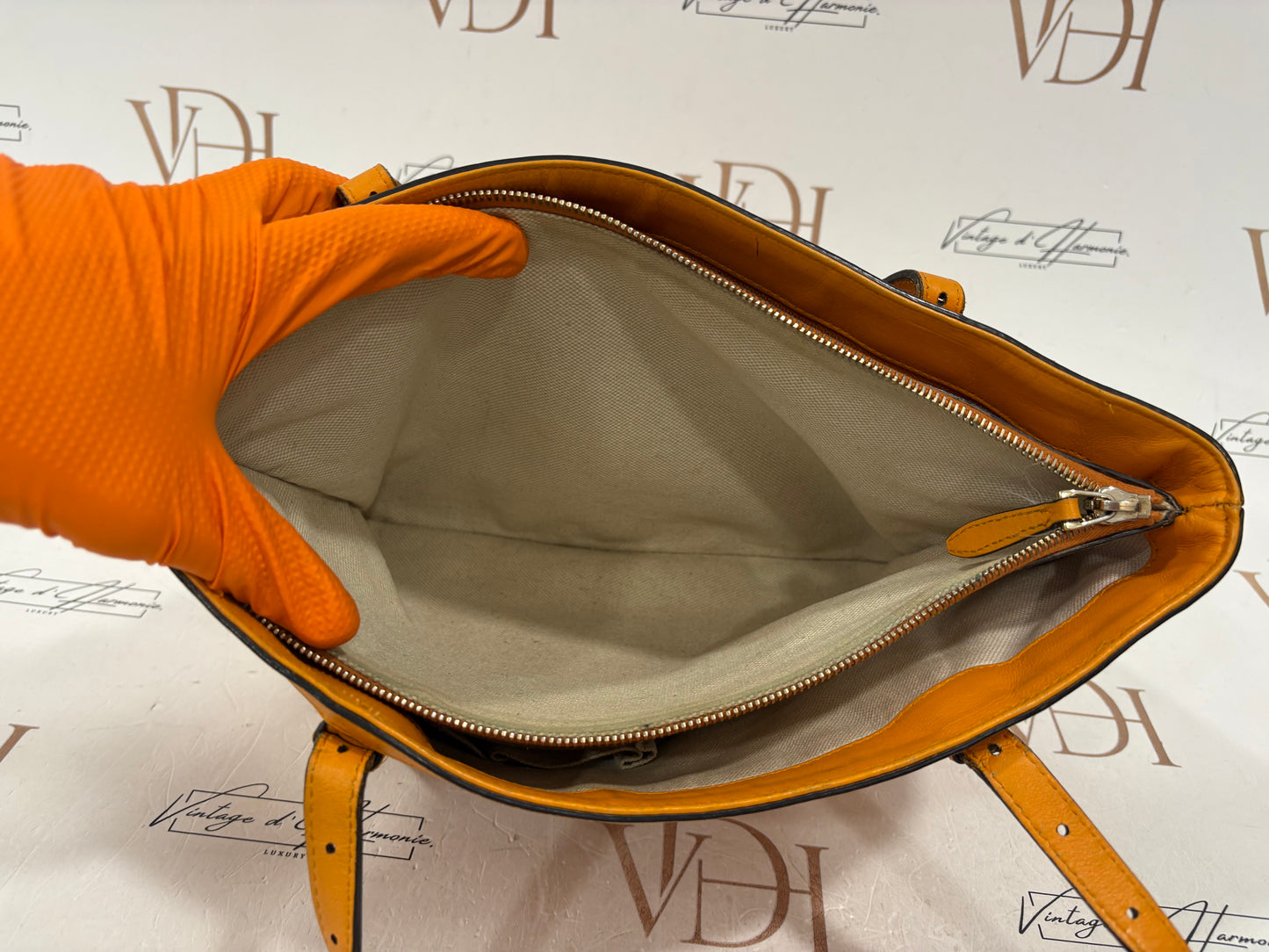 200956 - Gucci Orange