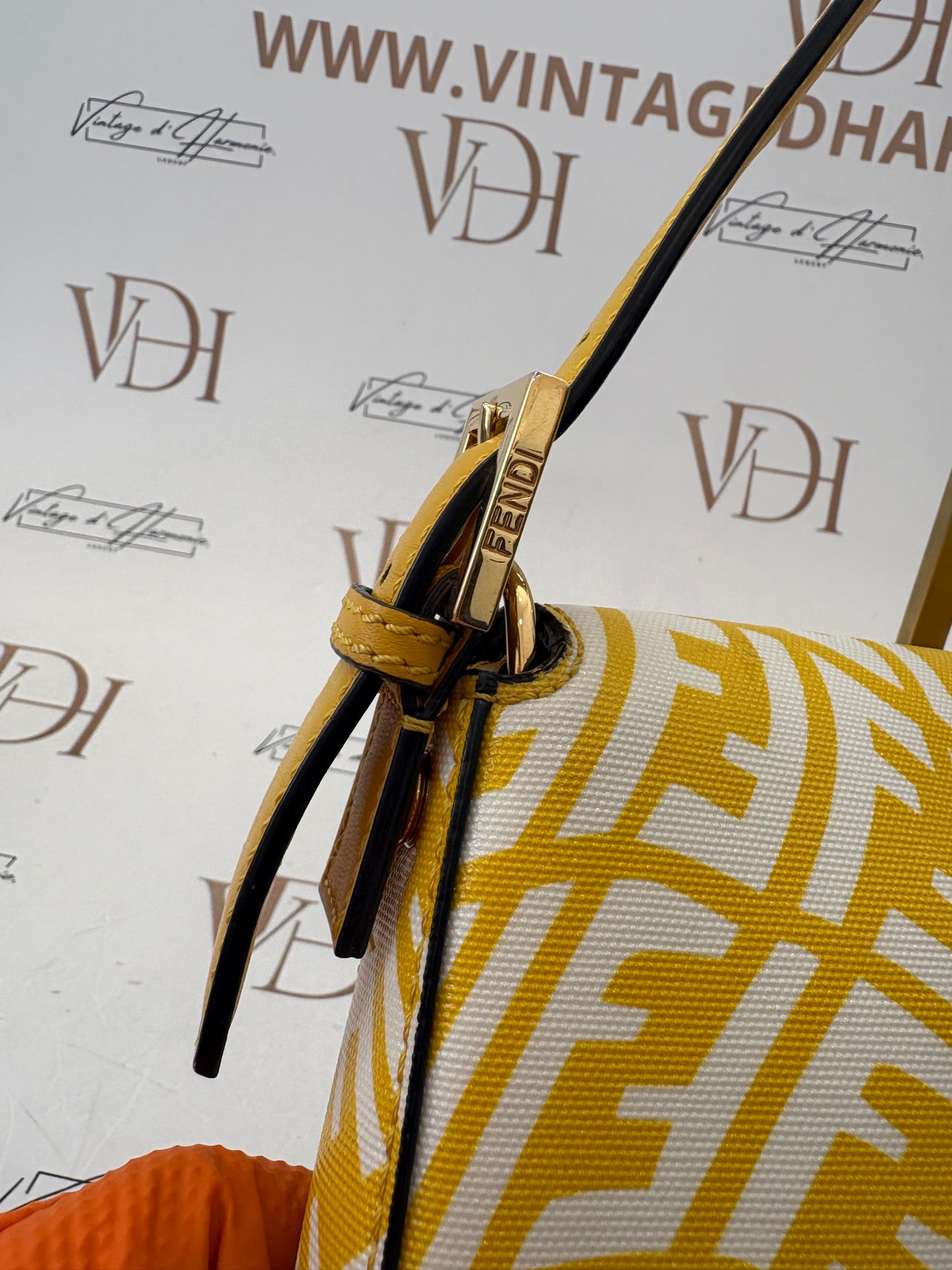 383618 - Fendi Baguette
