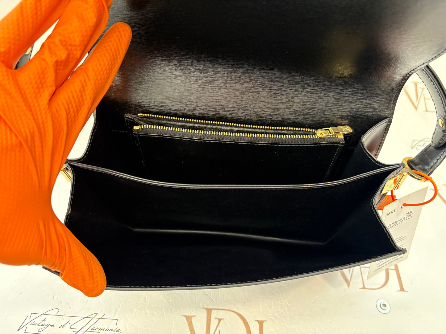 018062 - Louis Vuitton Epi Free Run