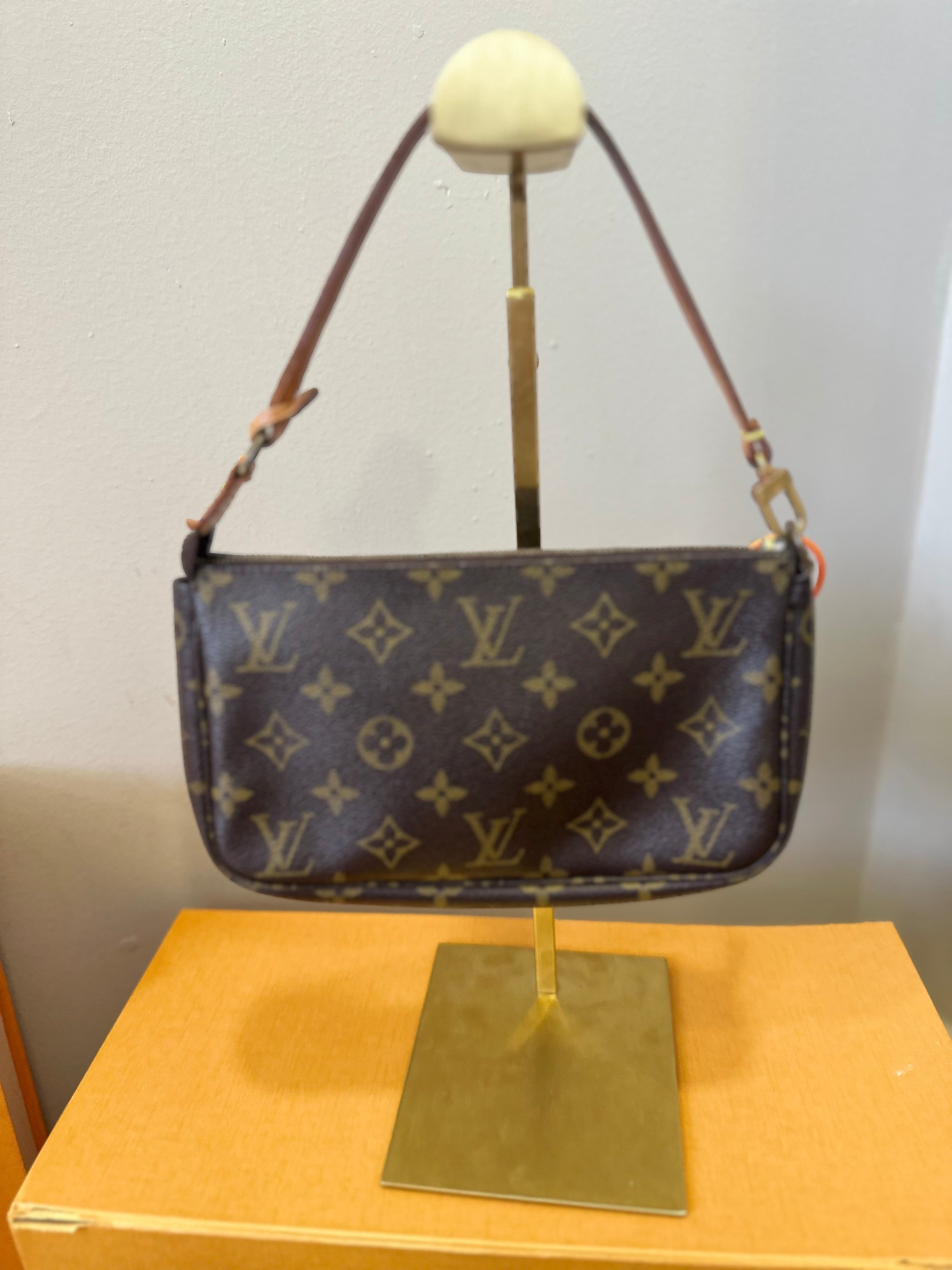 Louis Vuitton Pochette