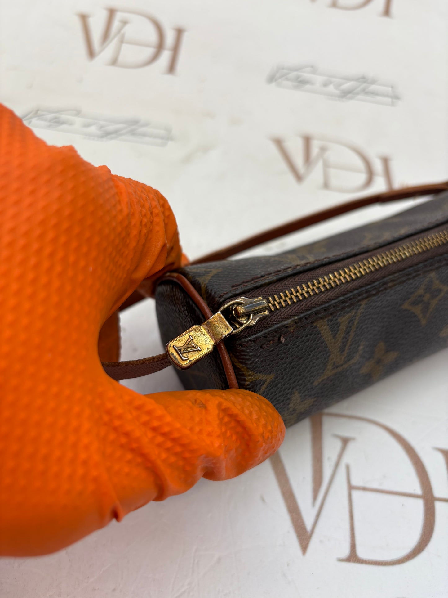 018324 - Louis Vuitton Papillon 30