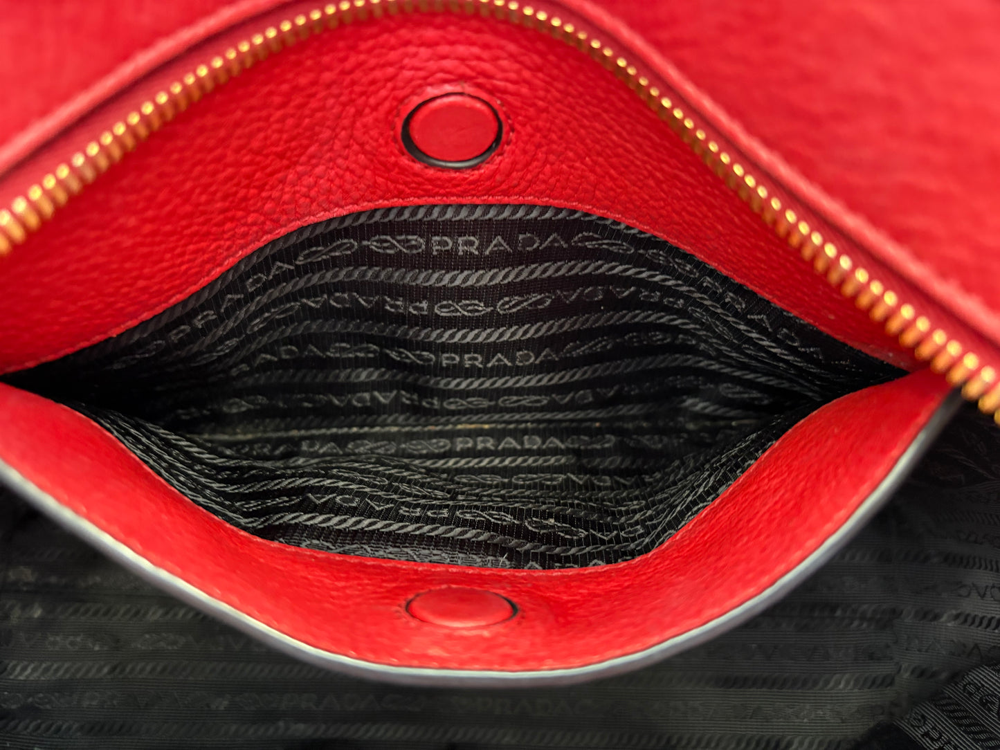 383157 - Prada