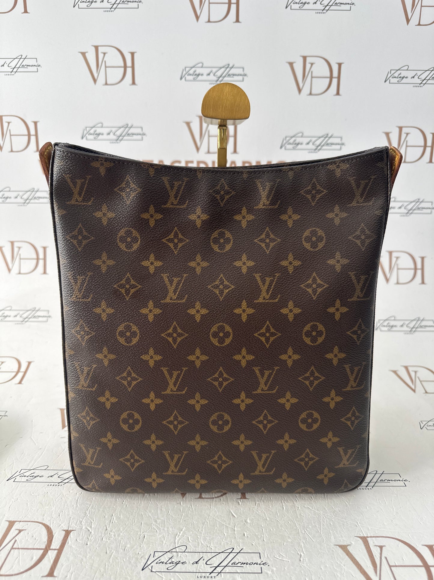 018147 - Louis Vuitton Looping