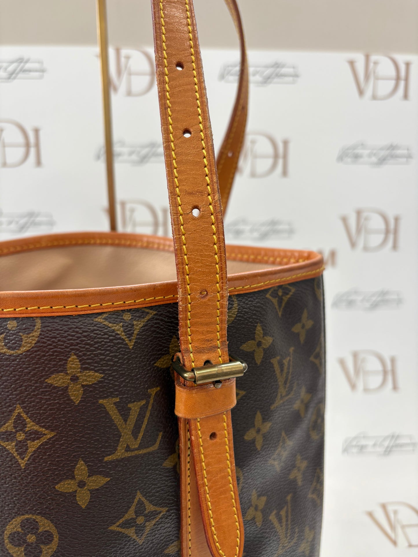 018282 - Louis Vuitton Bucket GM
