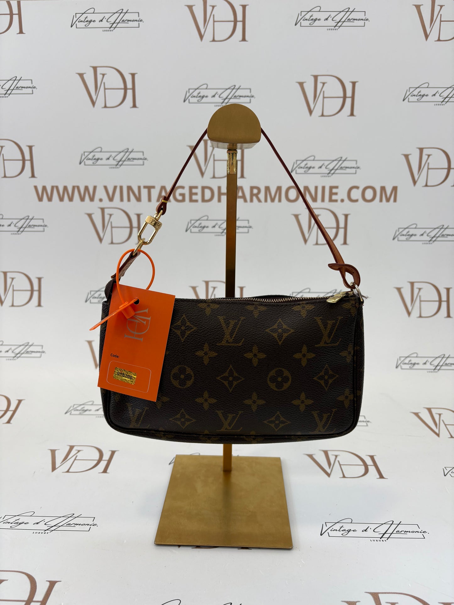 018106 - Louis Vuitton Pochette Accessoires
