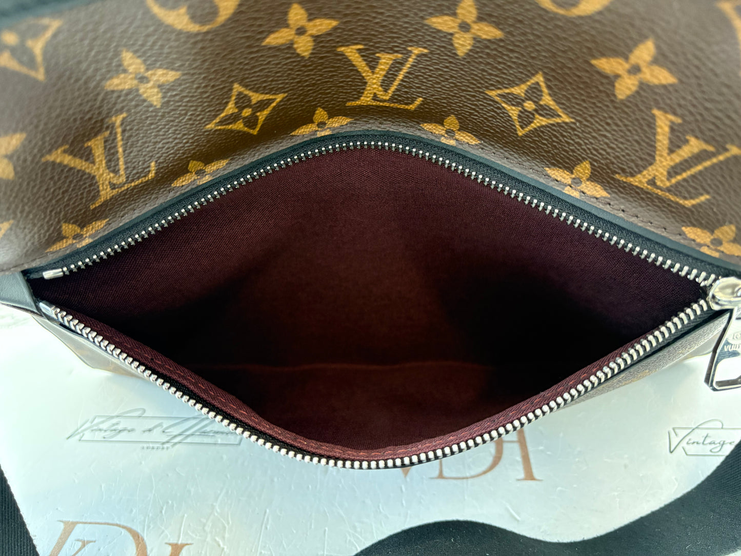 018877 - Louis Vuitton Torres Macassar