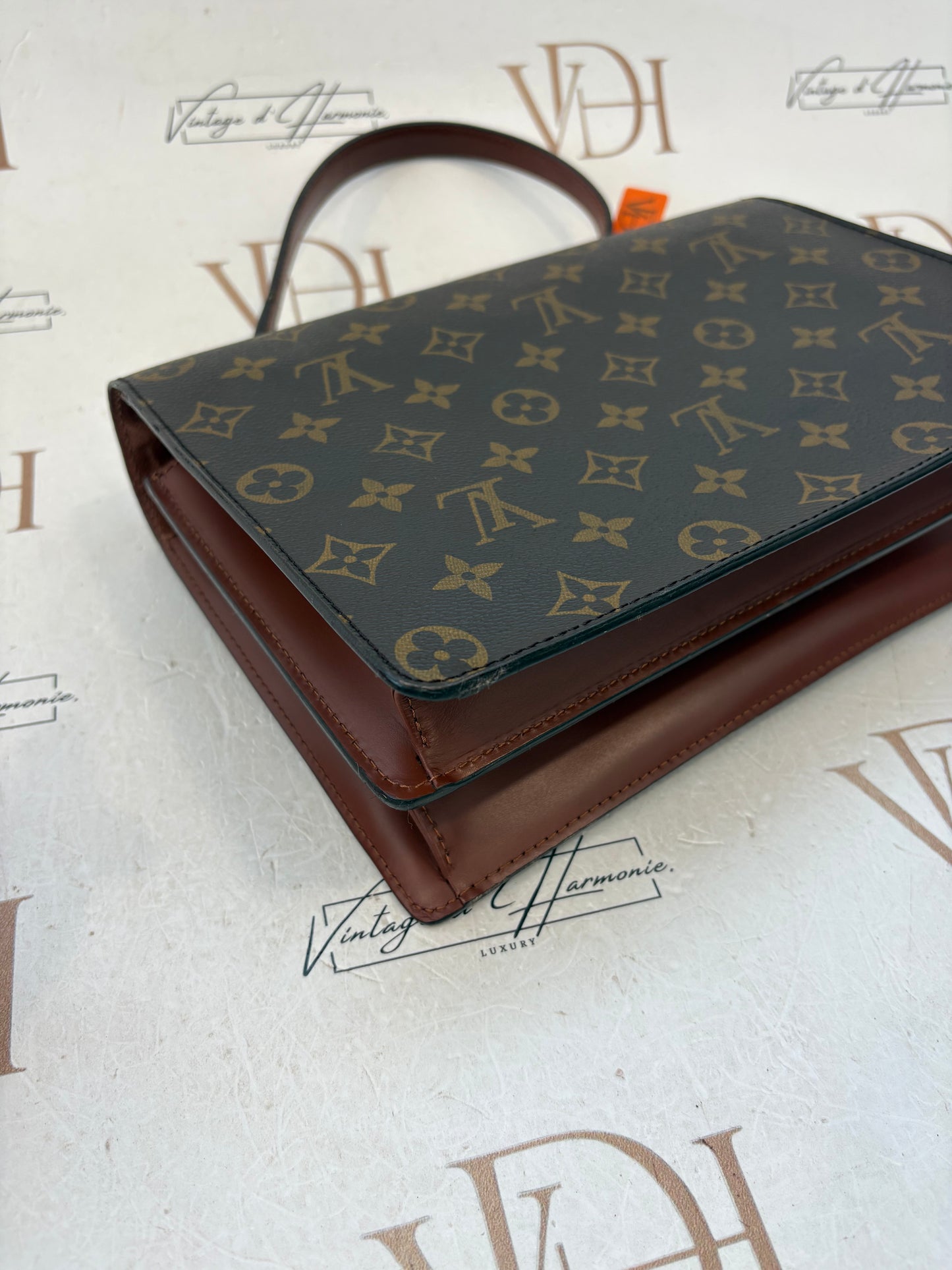 018220 - Louis Vuitton Concorde