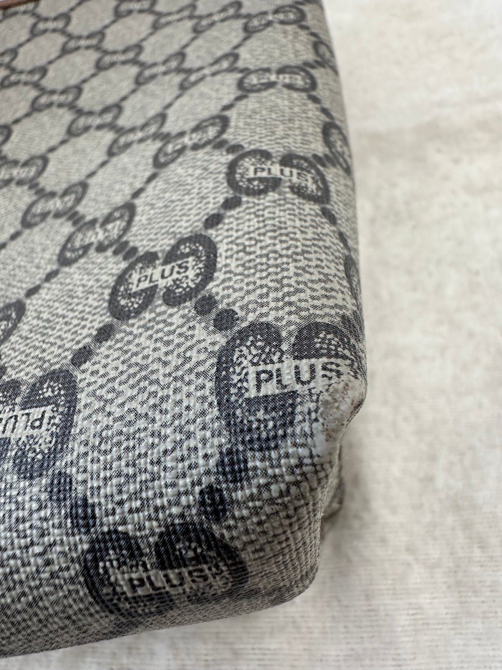 Gucci Pochette Supreme