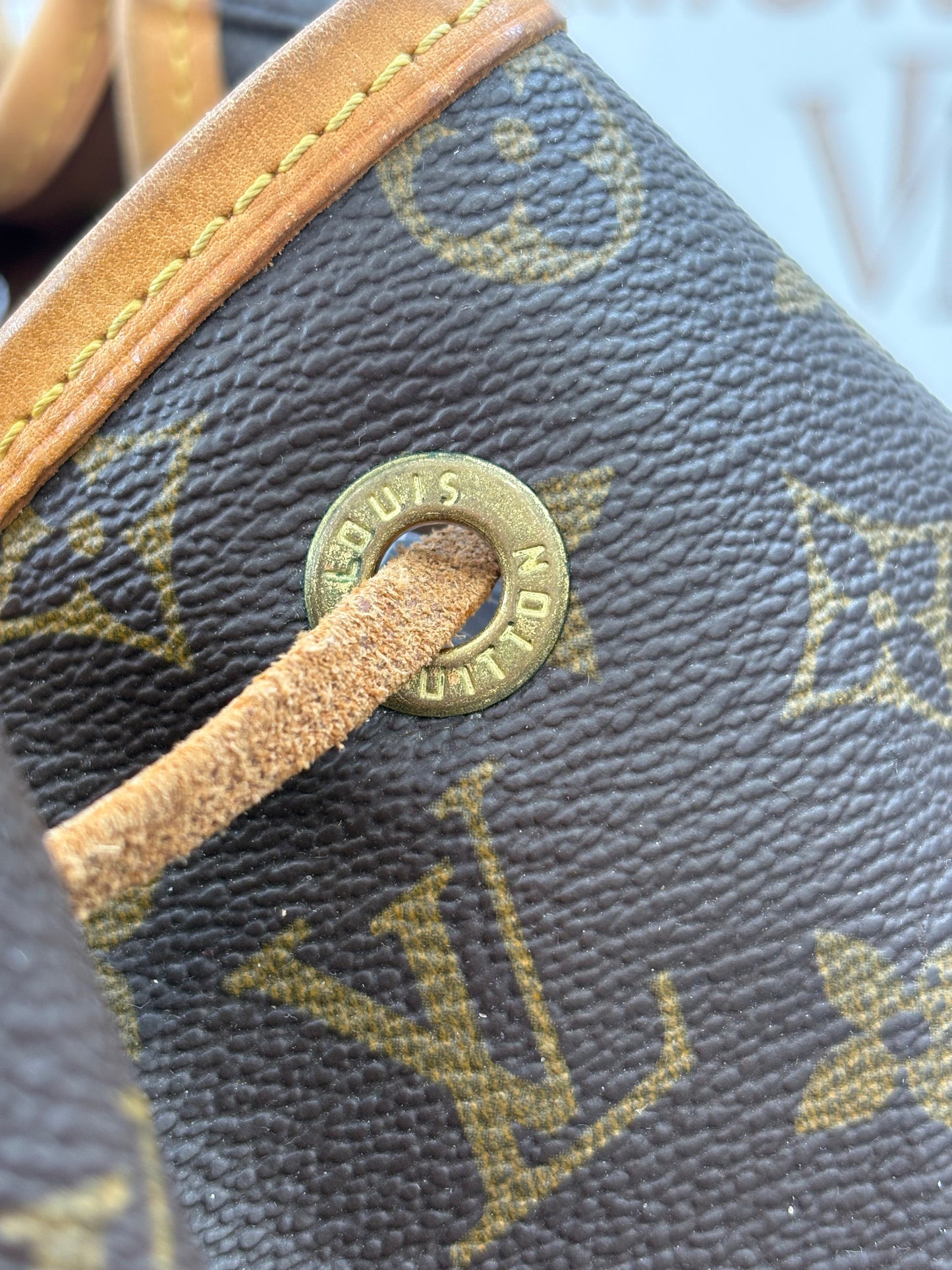 018565 - Louis Vuitton Montsouris GM