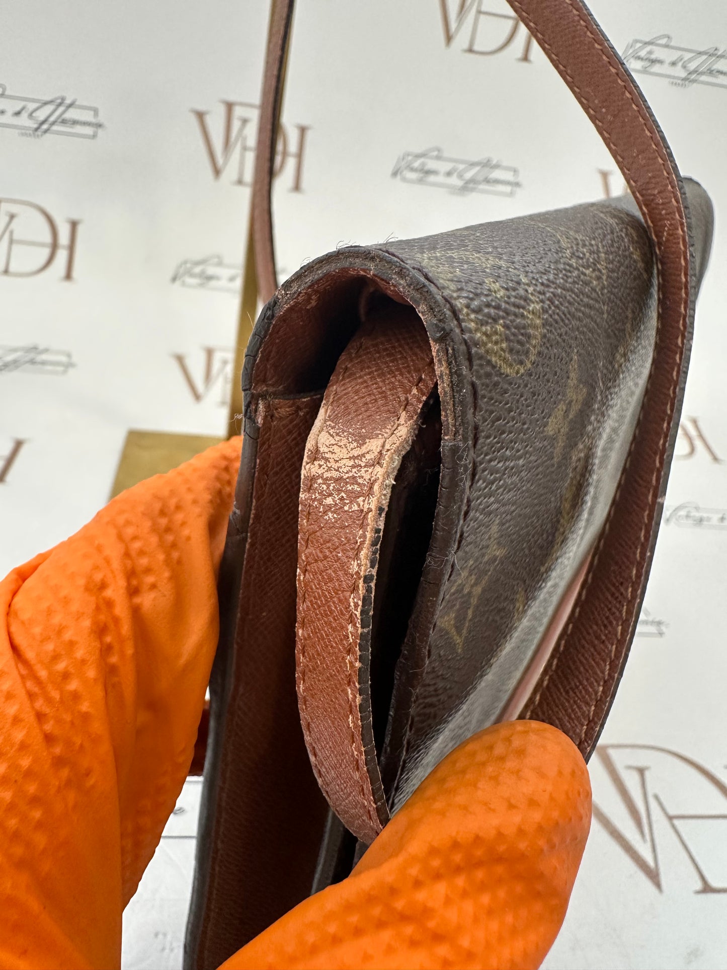 017784 - Louis Vuitton Bordeaux 27