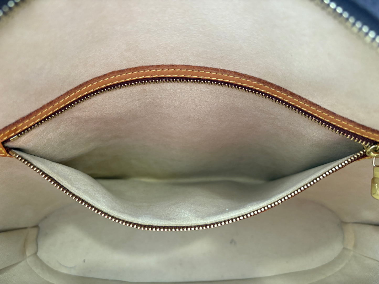 017110 - Louis Vuitton Babylone