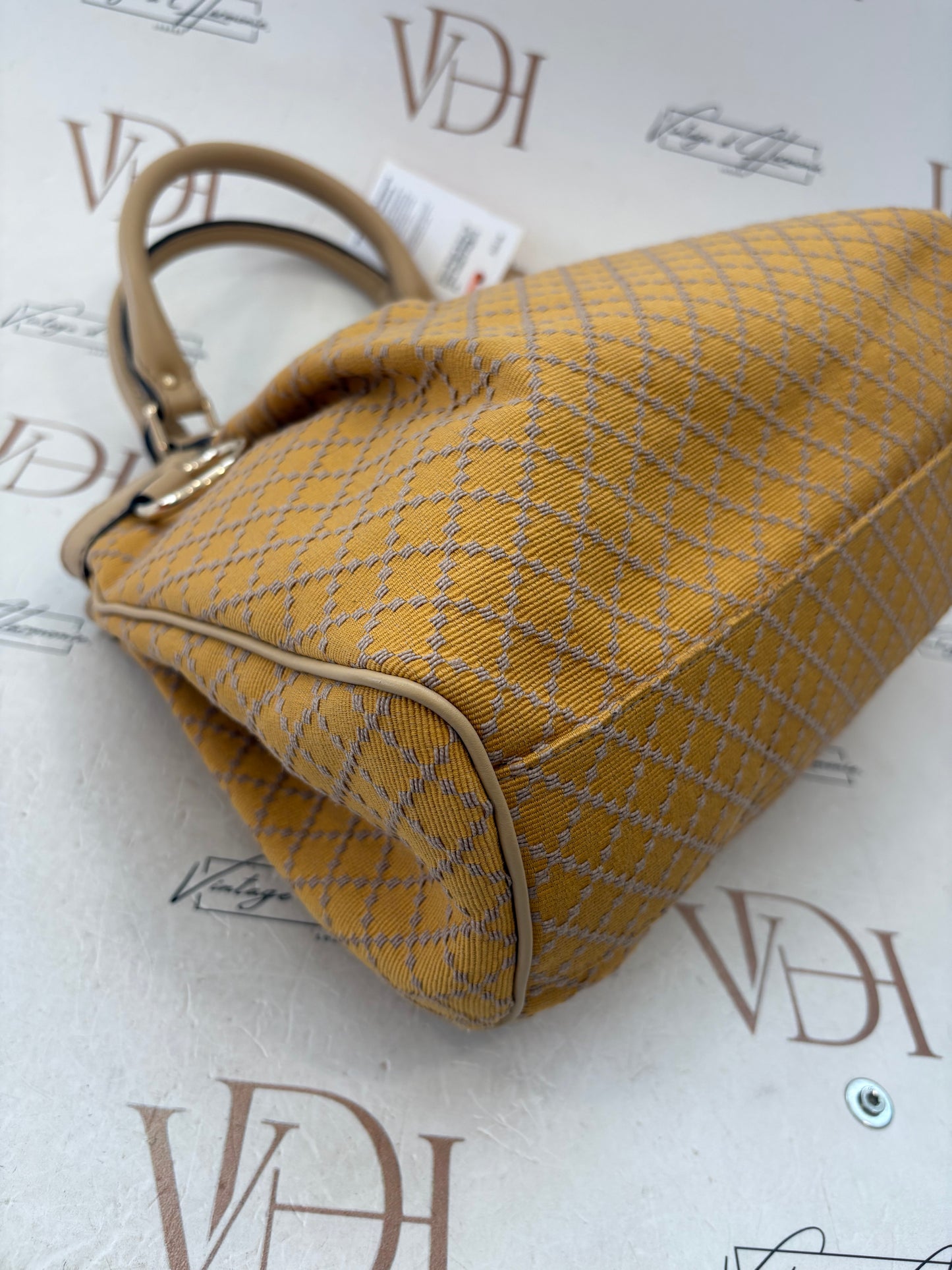 018163 - Gucci Beige Sukey