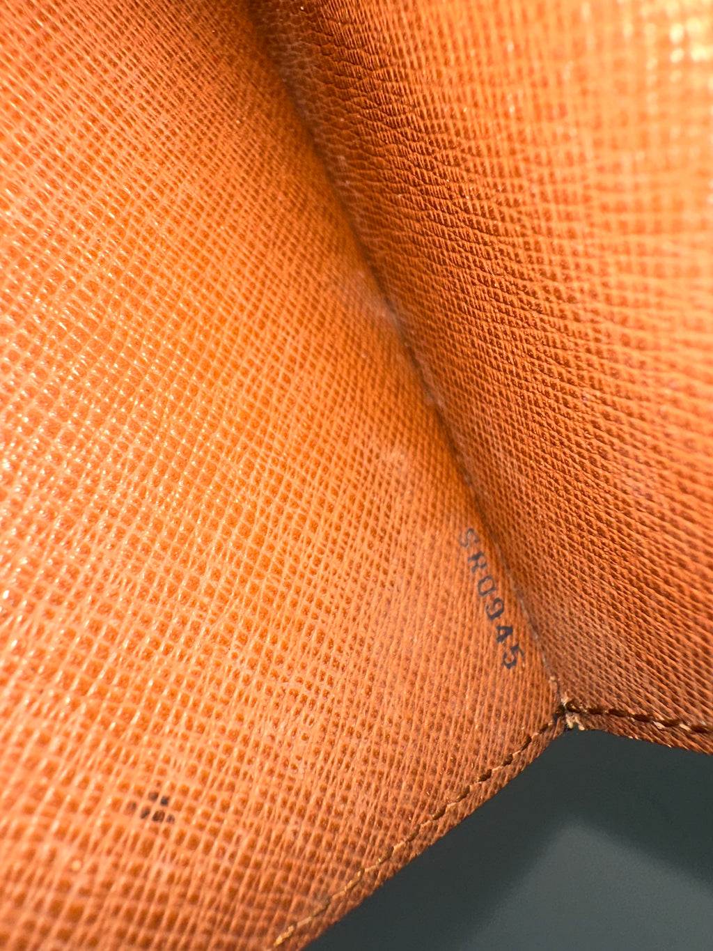 Louis Vuitton Monceau 28