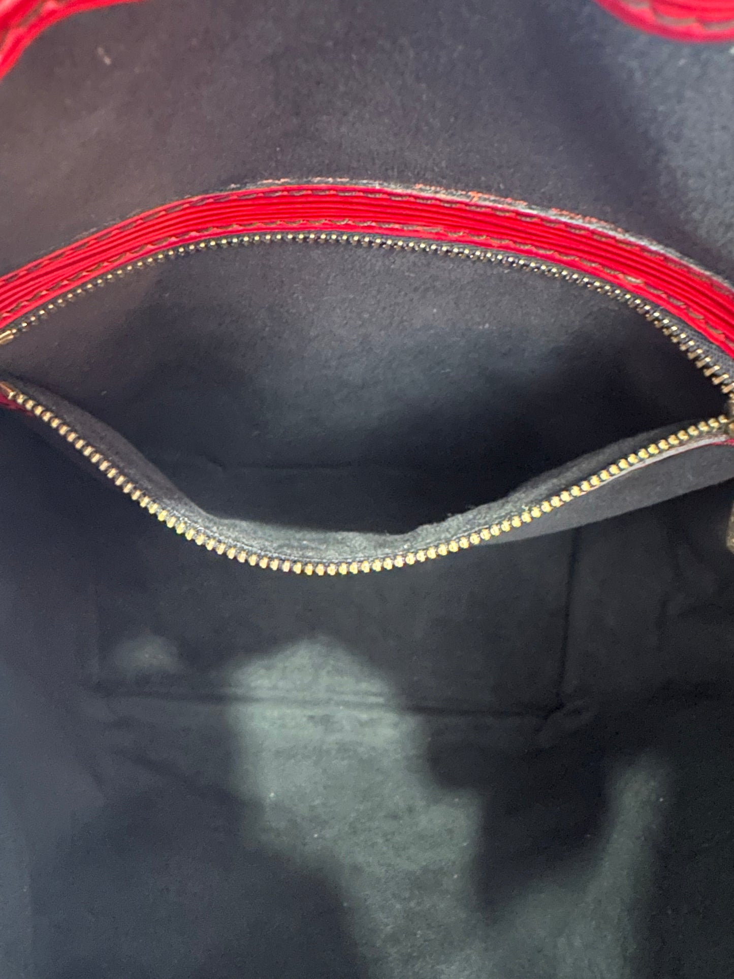 017924 - Louis Vuitton Red Epi