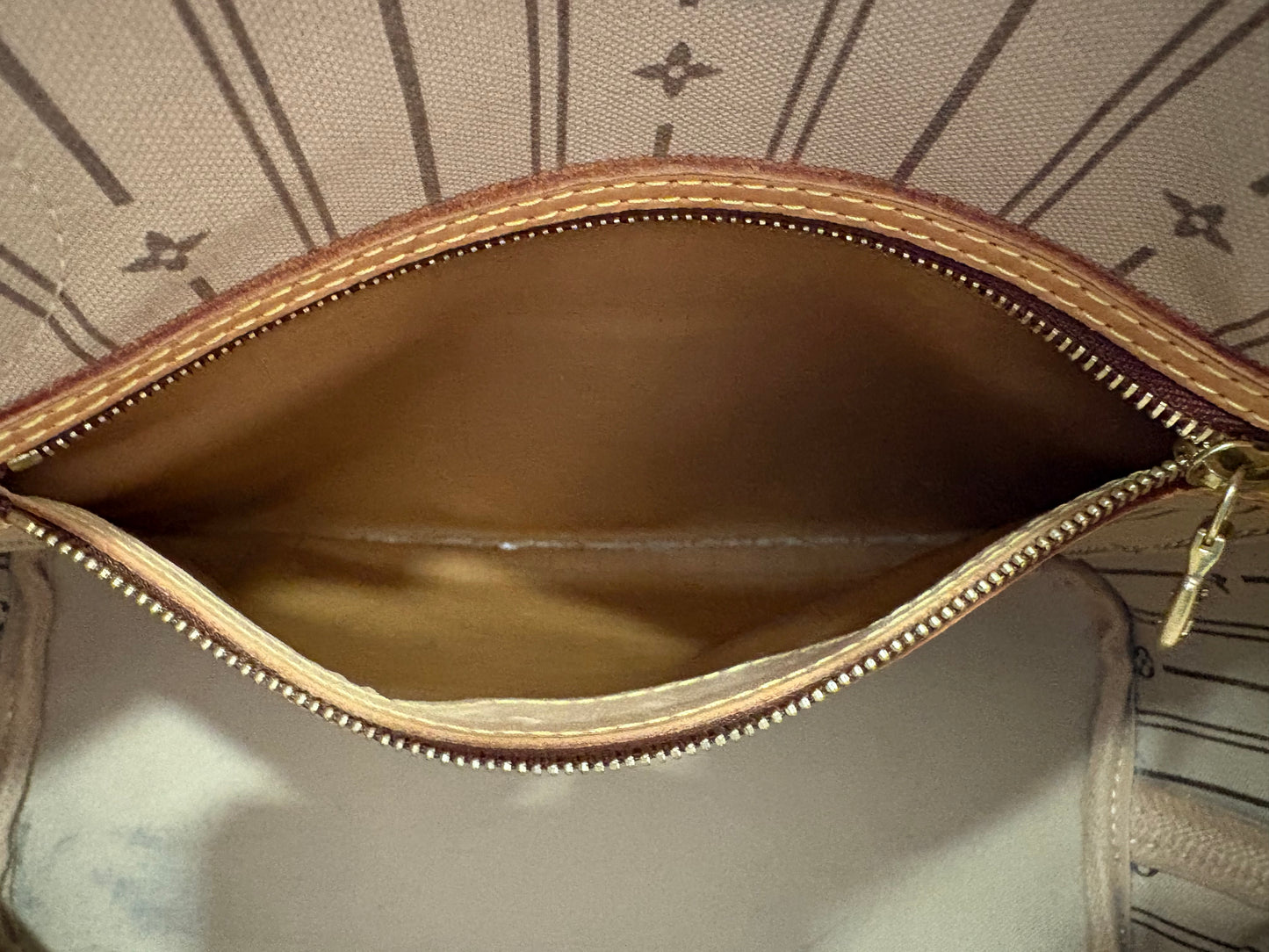 016935 - Louis Vuitton Neverfull PM