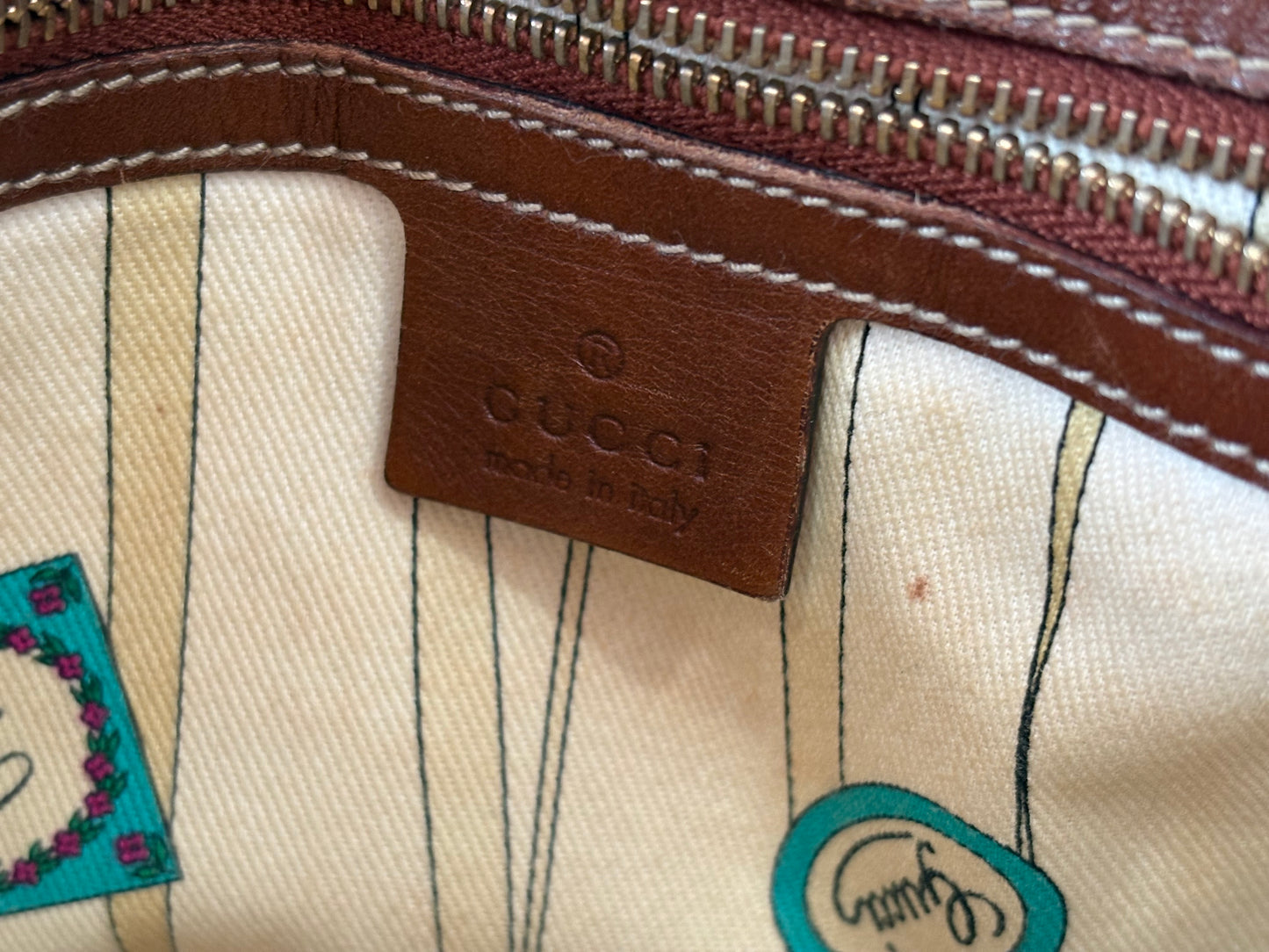 384285 - Gucci Shoulder Bag