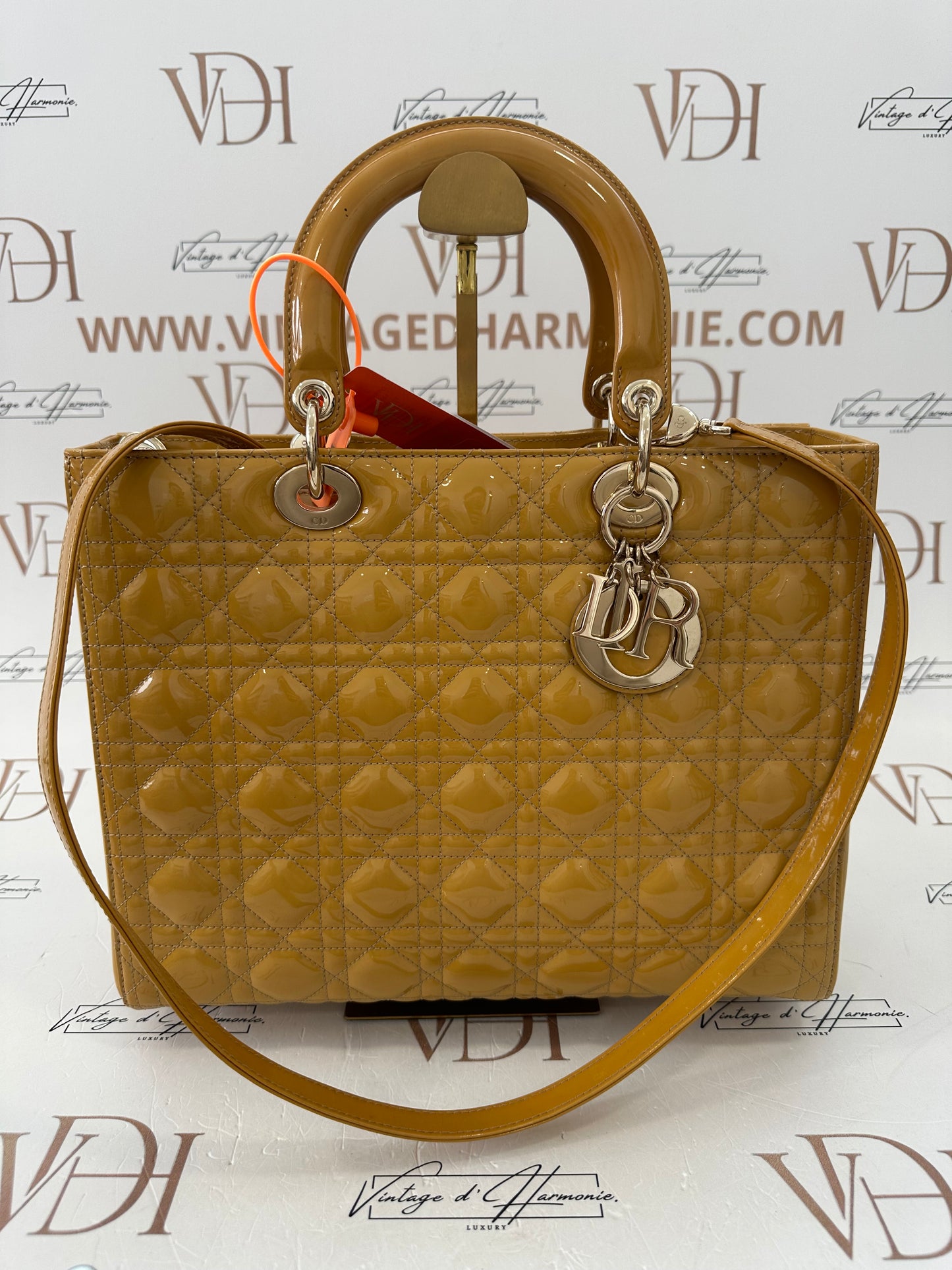 382638 - Dior Lady
