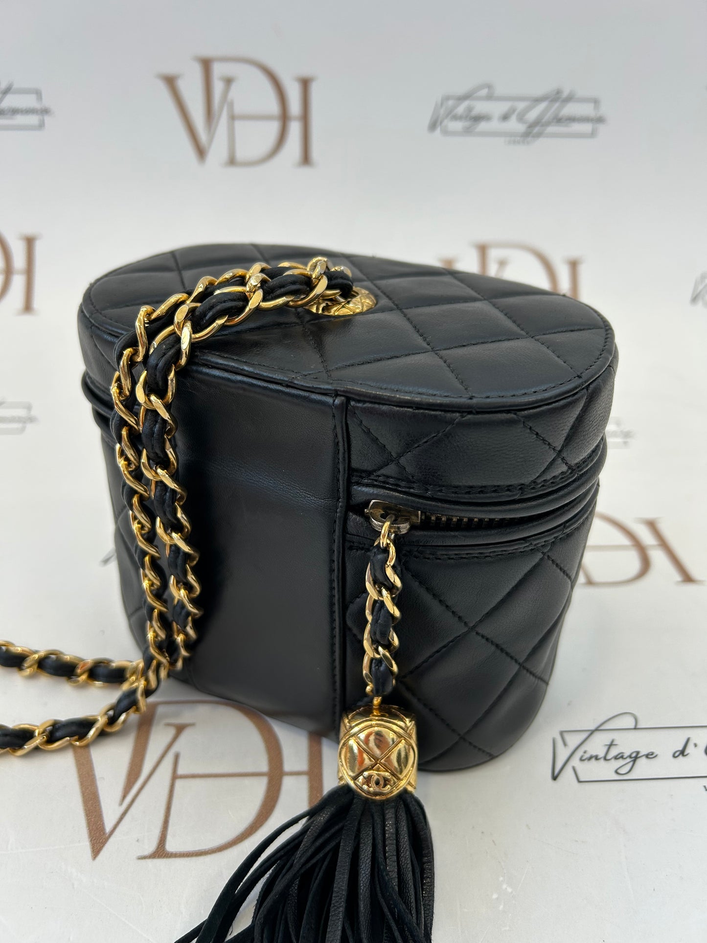 017040 - Chanel Black Lambskin Chain Shoulder Bag