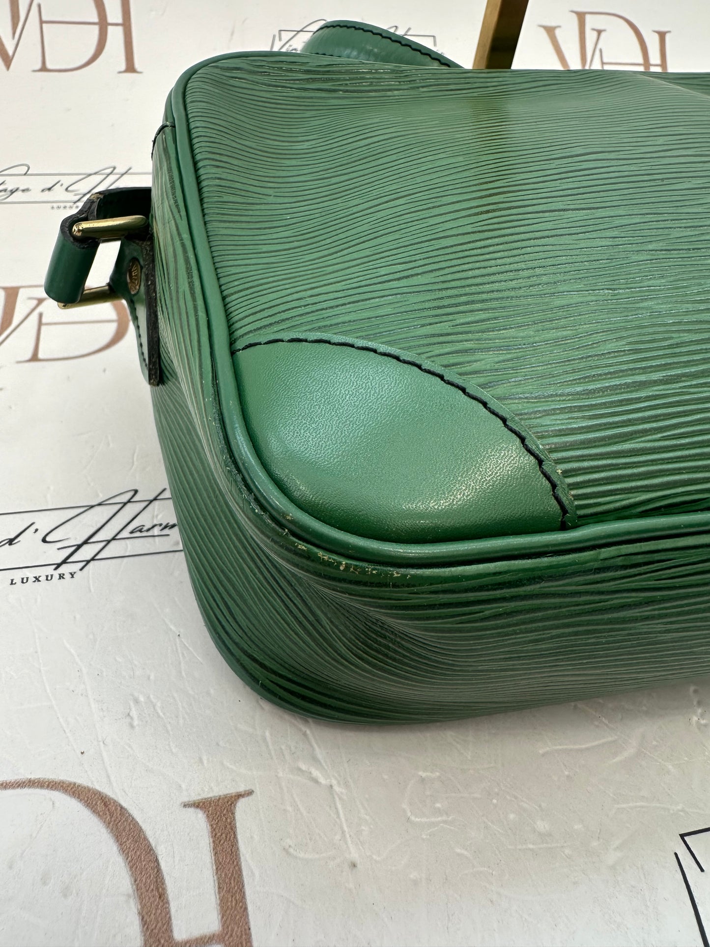 016877 - Louis Vuitton Trocadero 23