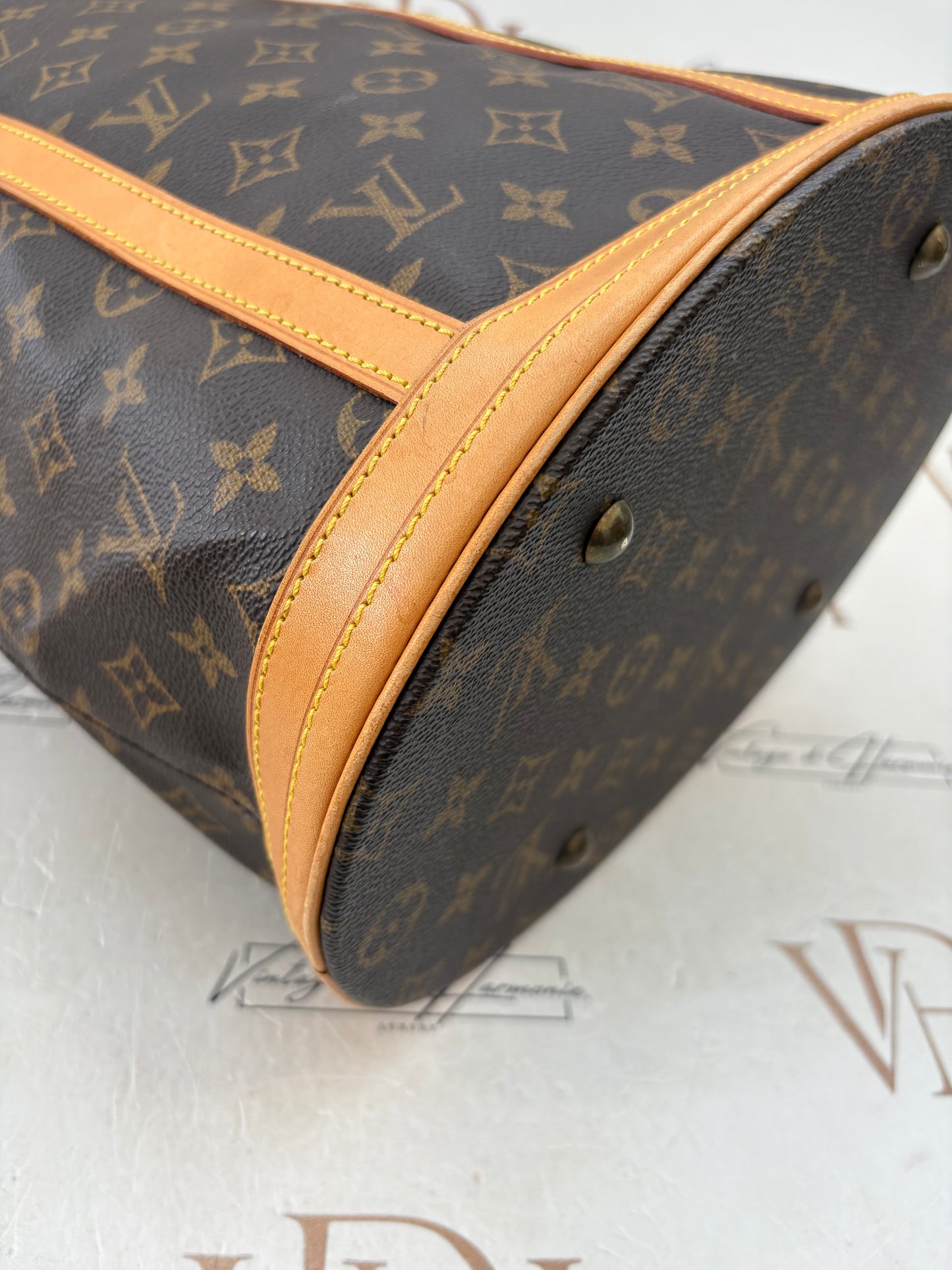 018906 - Louis Vuitton Bucket GM