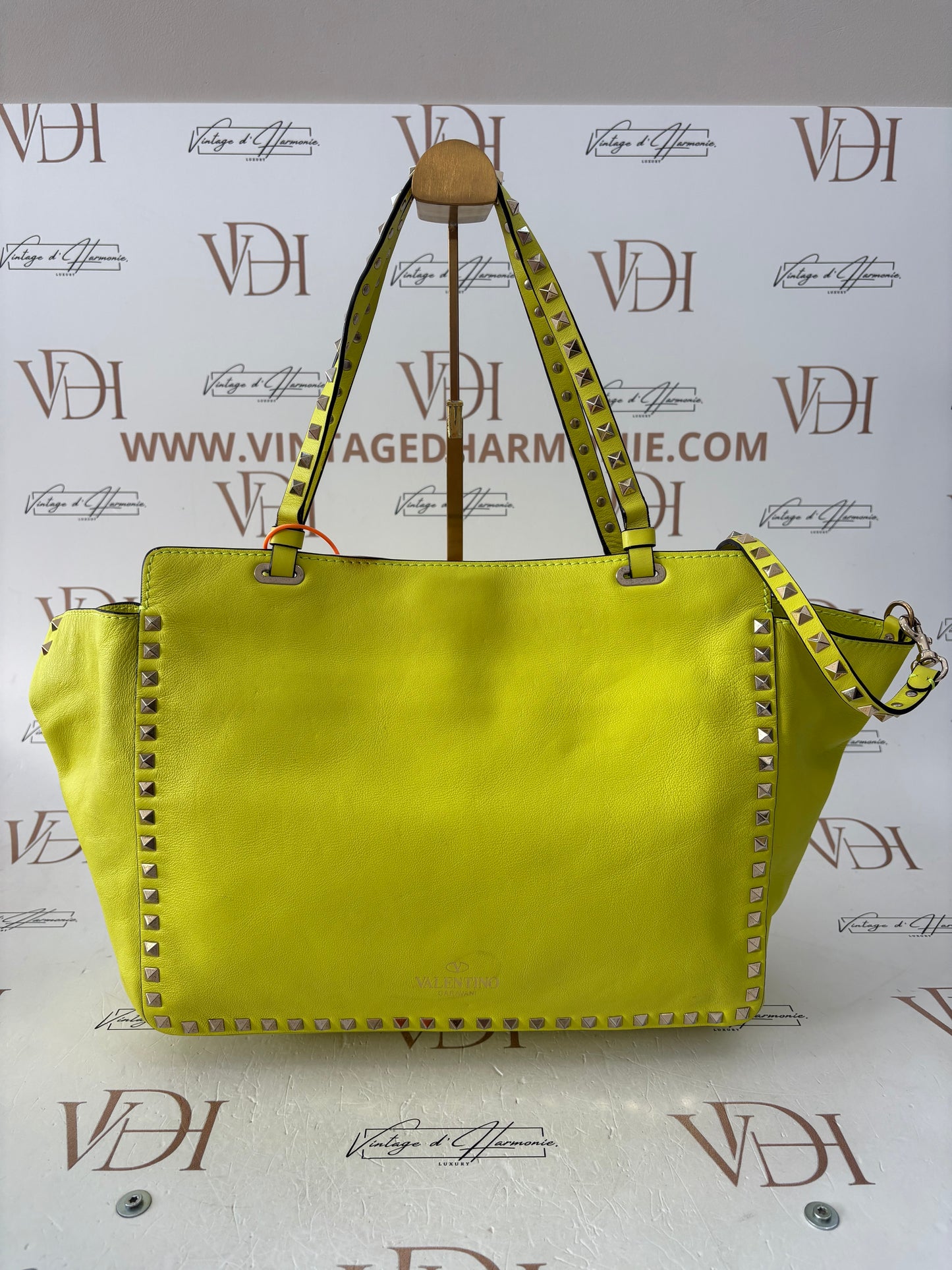 383783 - Valentino Rockstud