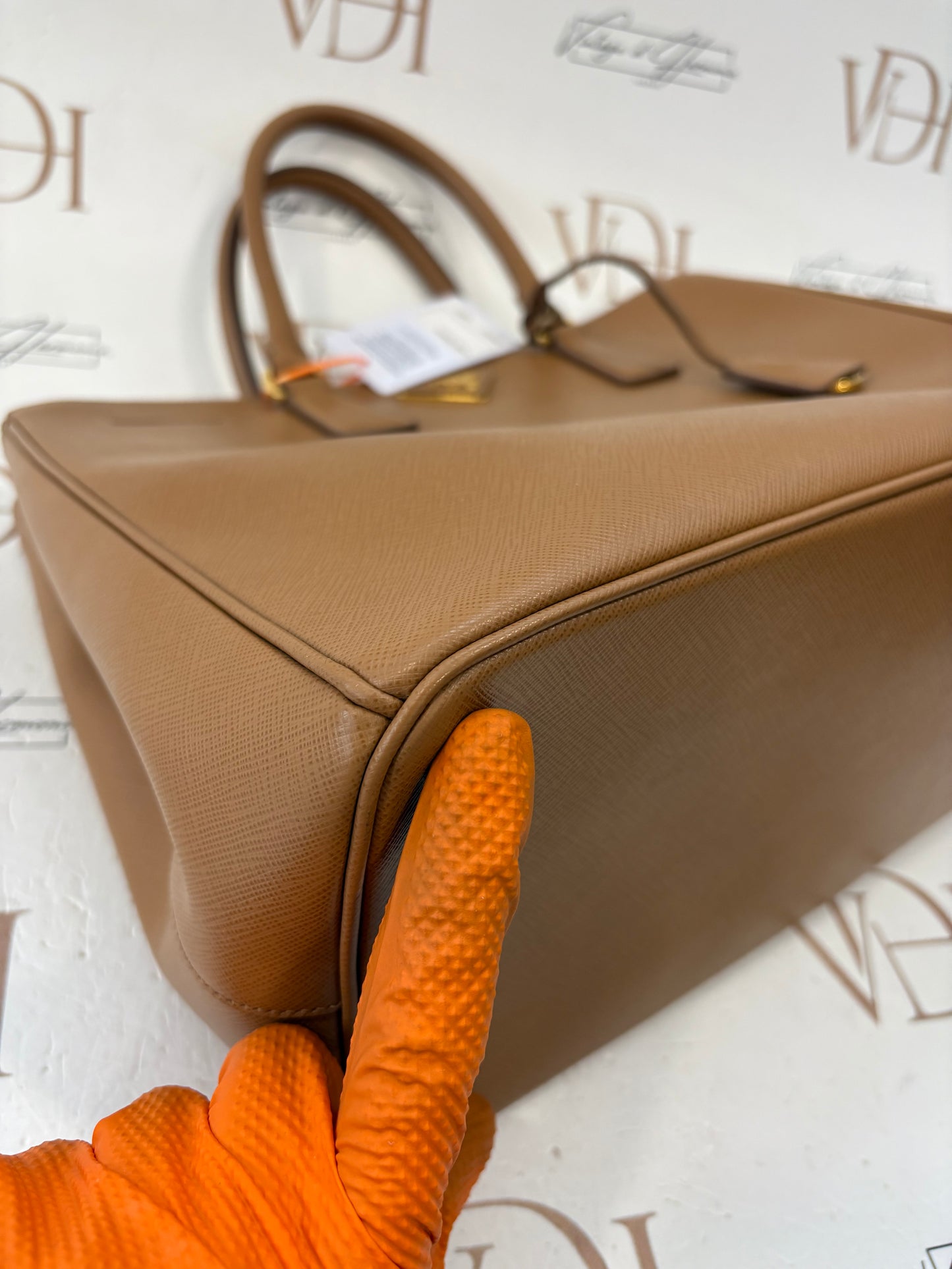 384302 - Prada Galleria