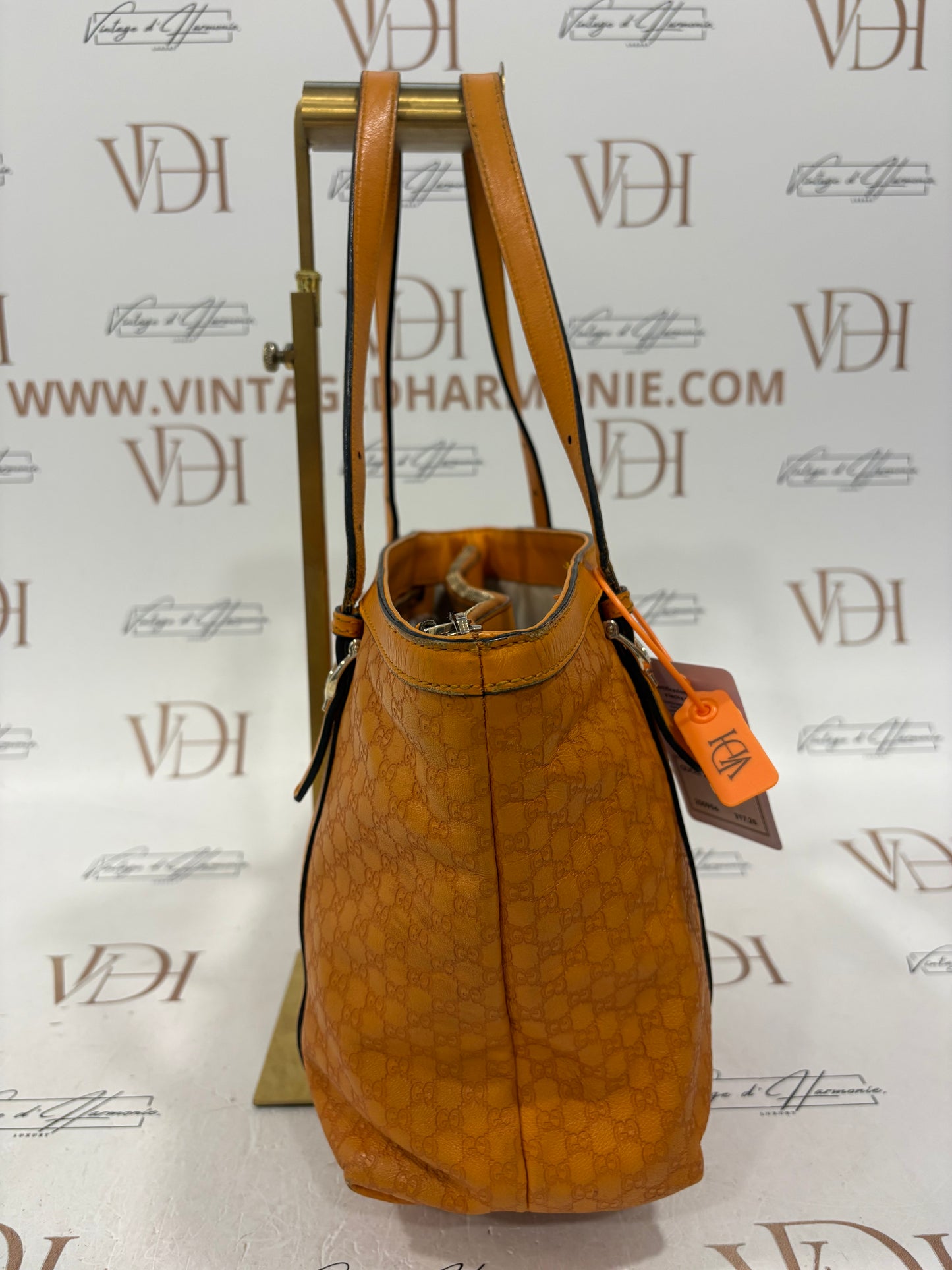 200956 - Gucci Orange