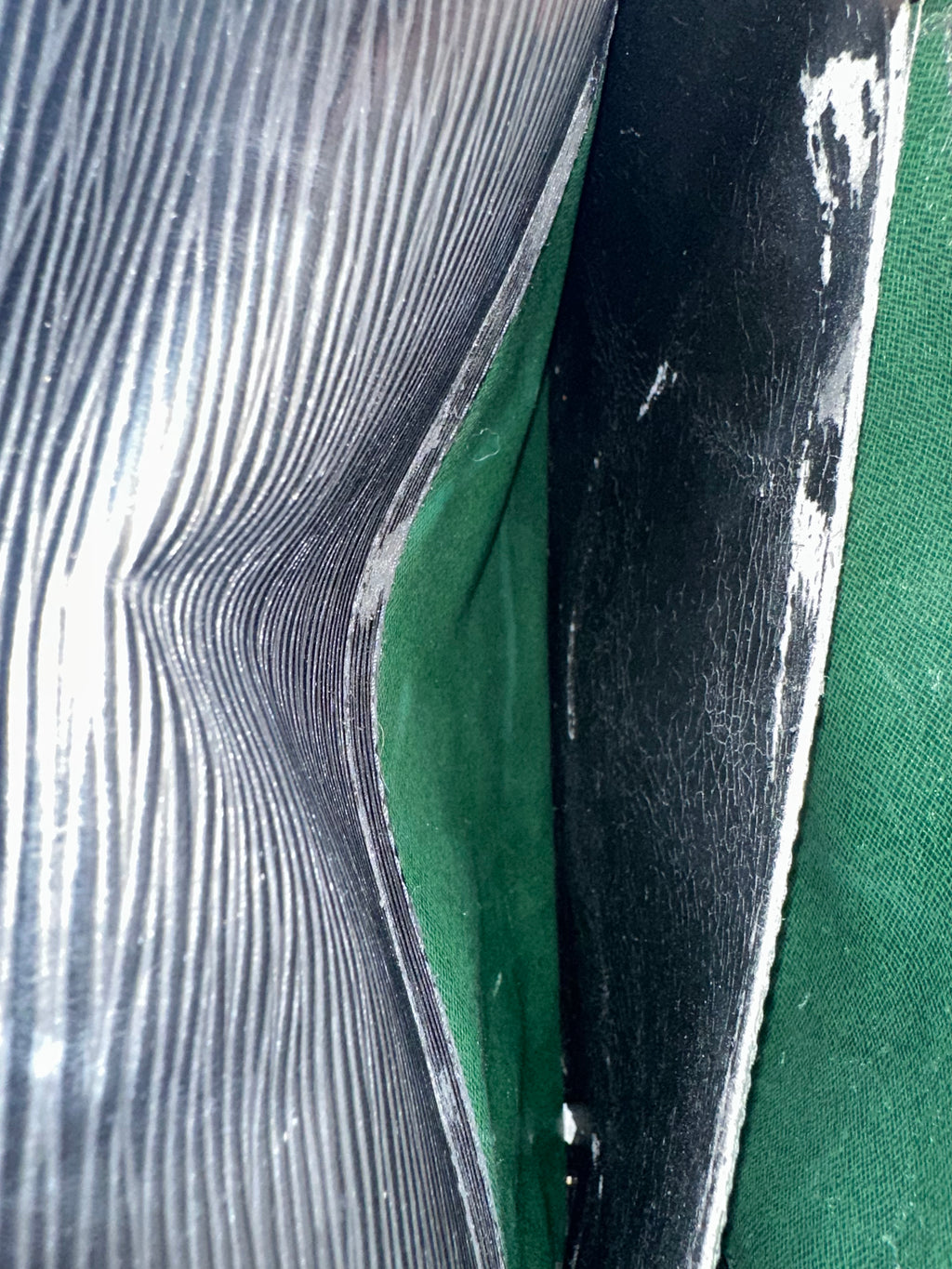 Louis Vuitton Epi Porte Documents Bandouliere