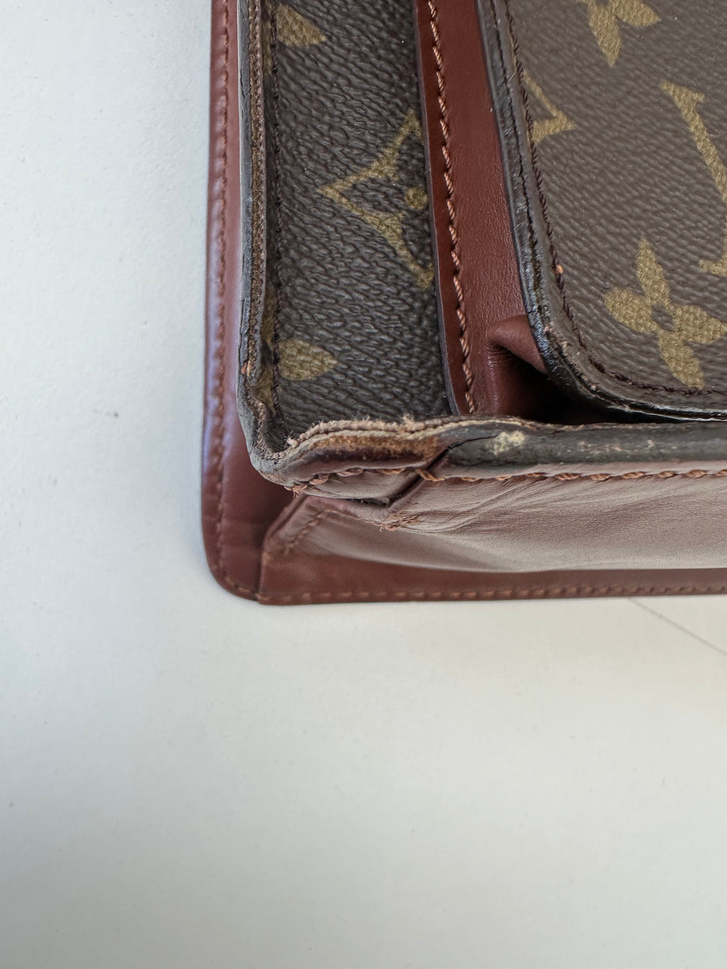 Louis Vuitton Monceau 28