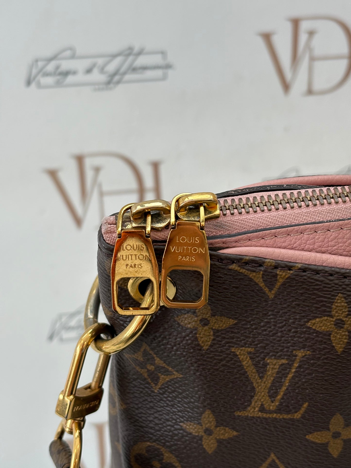 201184 - Louis Vuitton Pallas