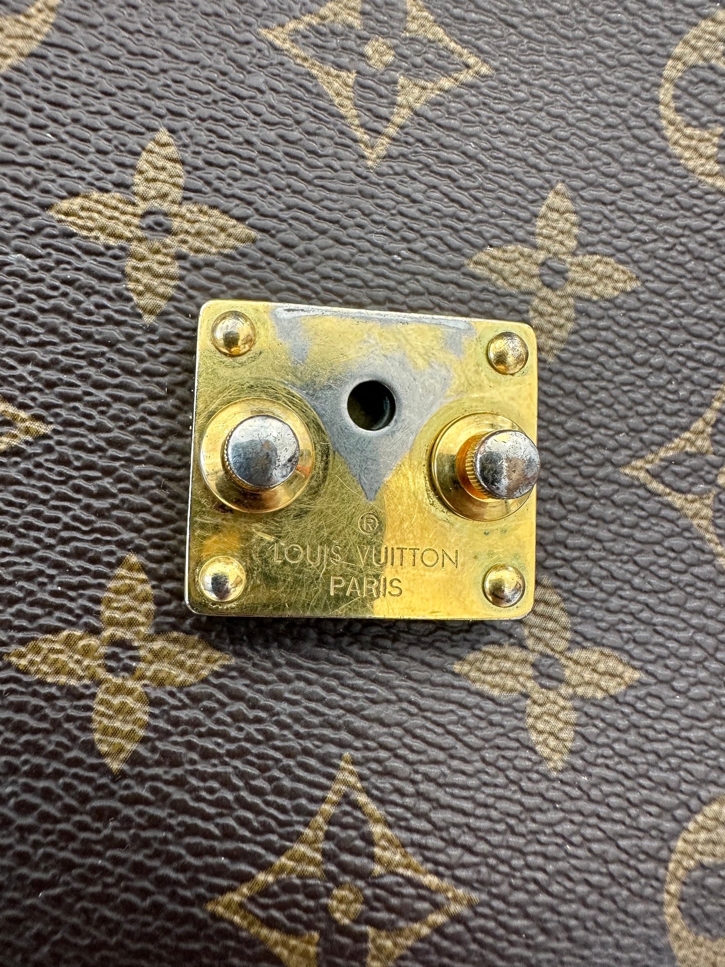 102326 - Louis Vuitton Metis Reverse