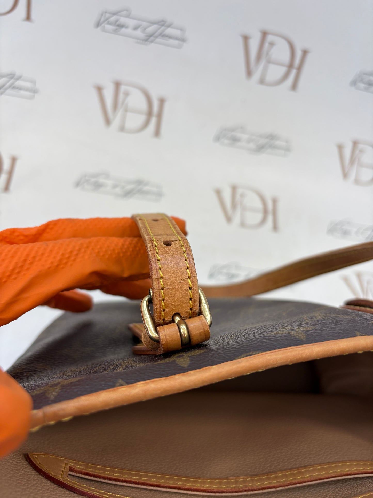 018189 - Louis Vuitton Bucket PM