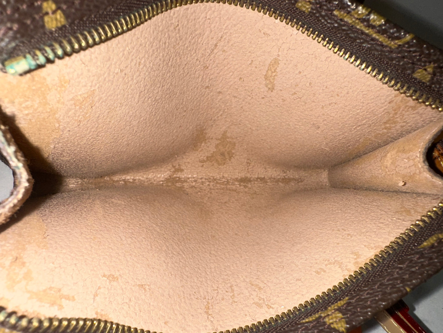Louis Vuitton Pochette Bucket