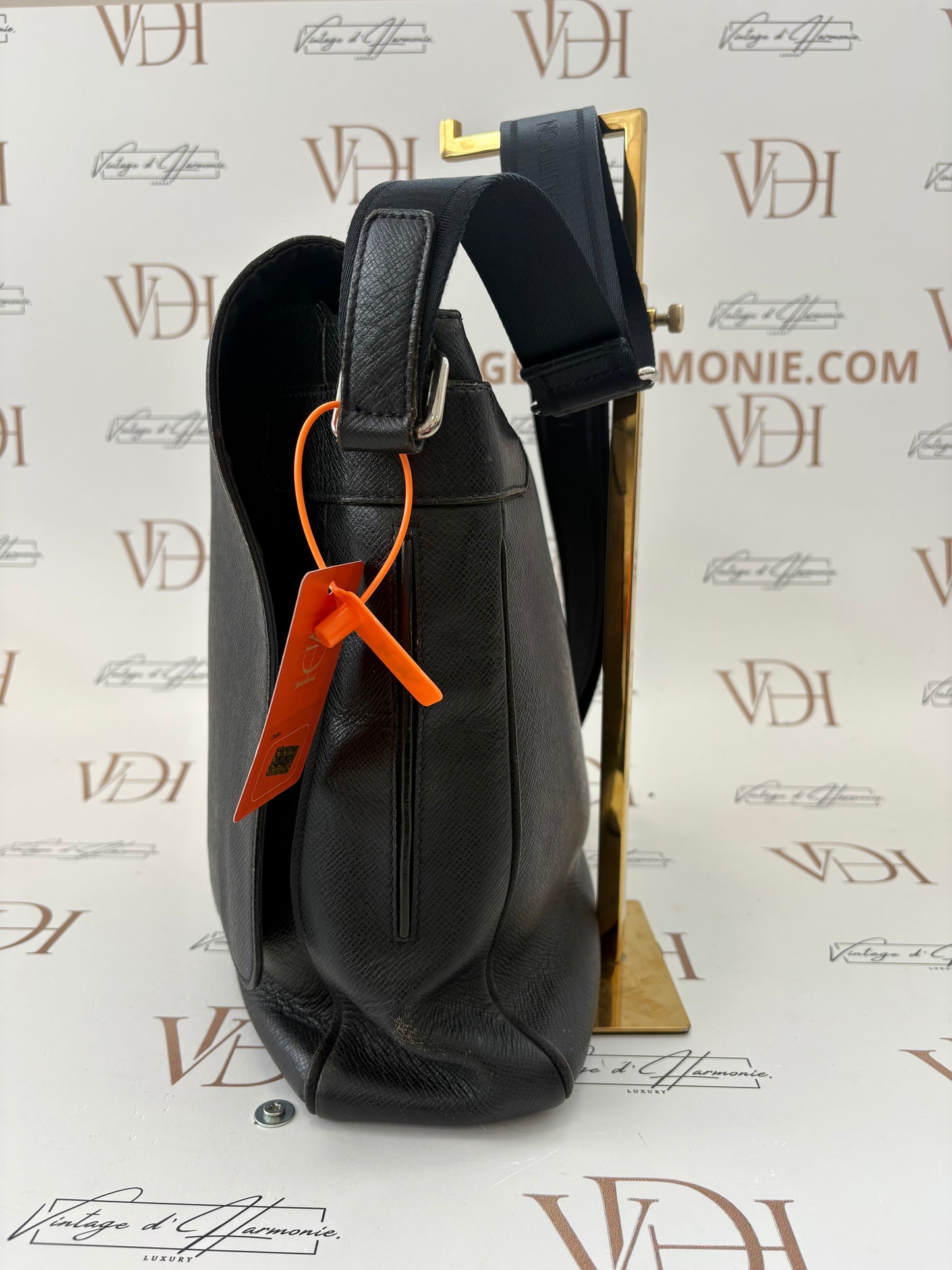 382876 - Louis Vuitton Taiga Andrei