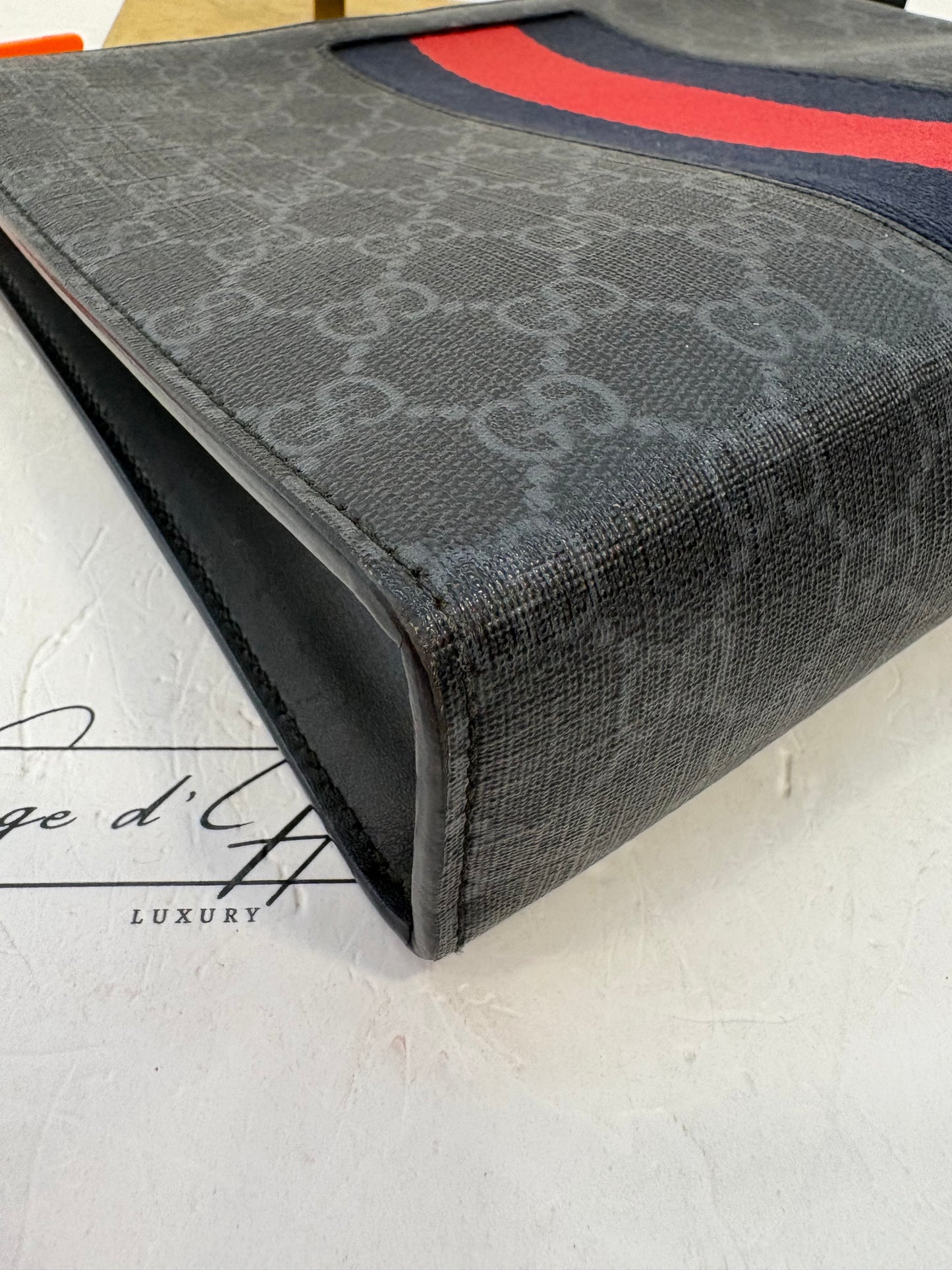383180 - Gucci Supreme