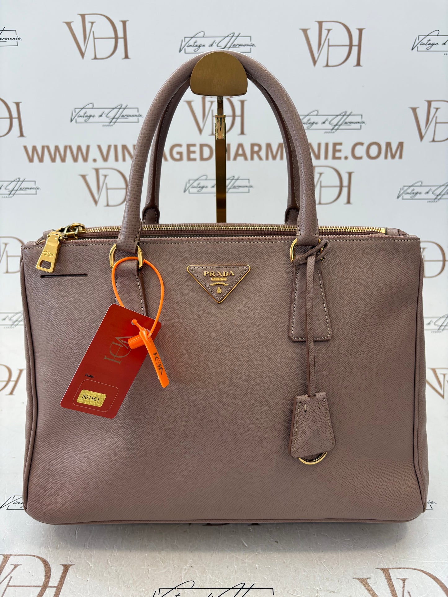 201161 - Prada Galleria