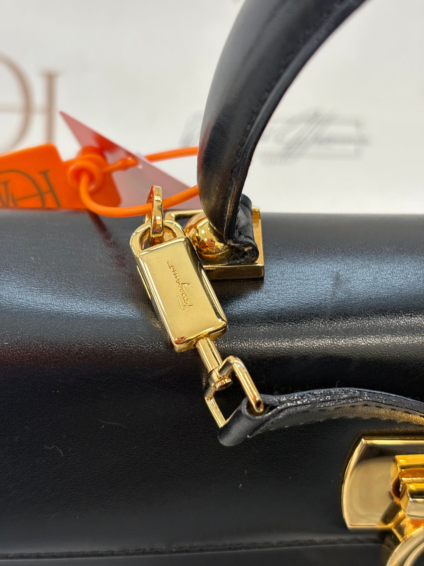 018195 - Salvatore Ferragamo Black Gancini