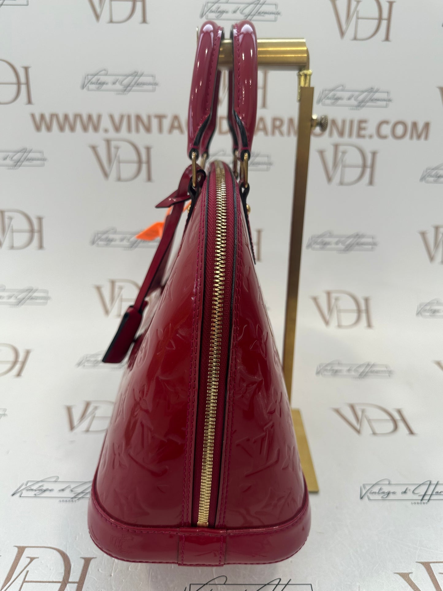 382863 - Louis Vuitton Alma Vernis Red