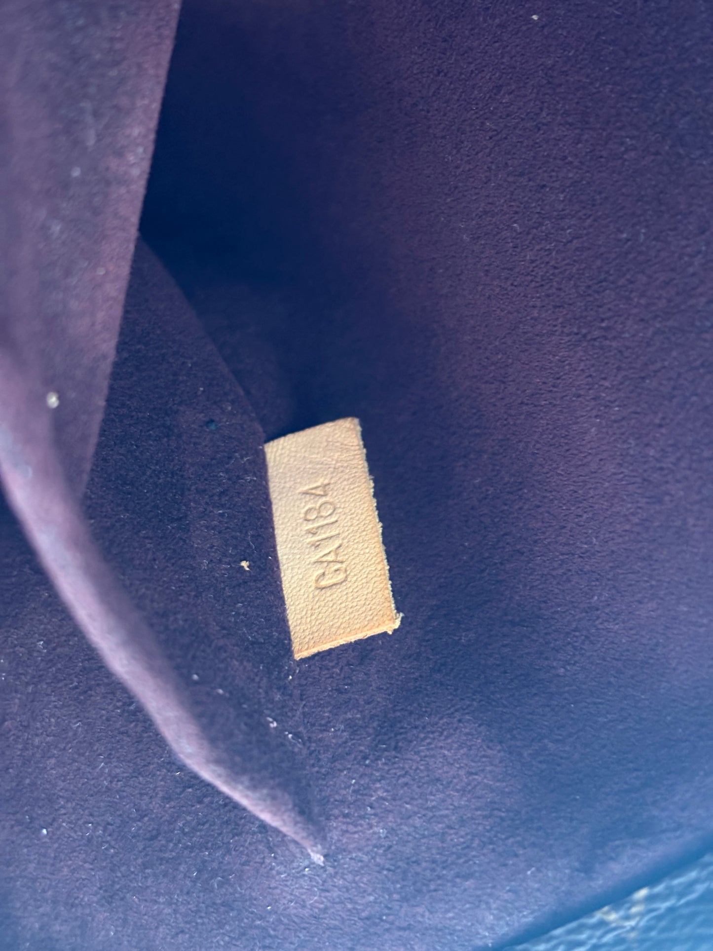 384100 - Louis Vuitton Montaigne