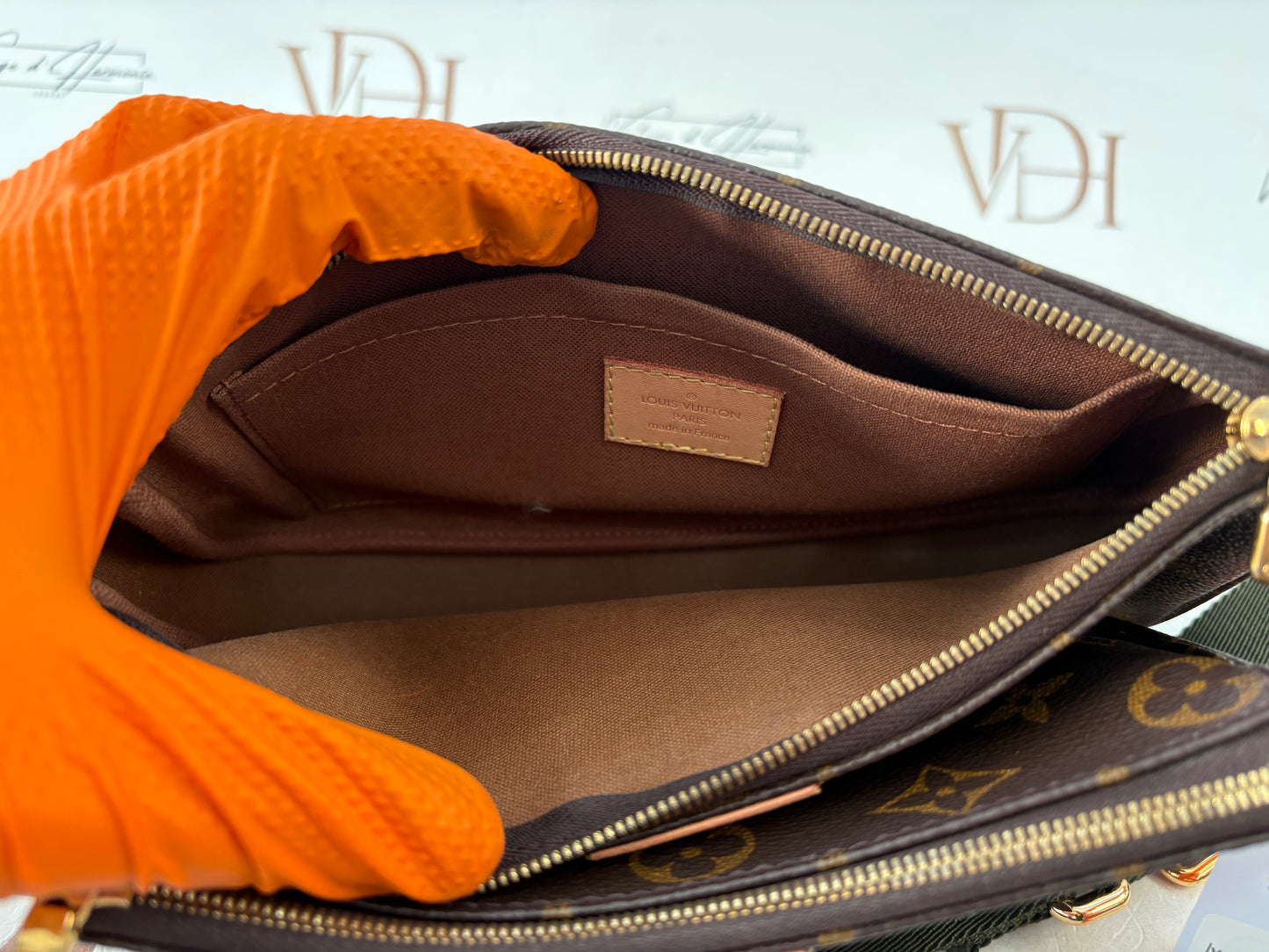 383614 - Louis Vuitton Multipochette