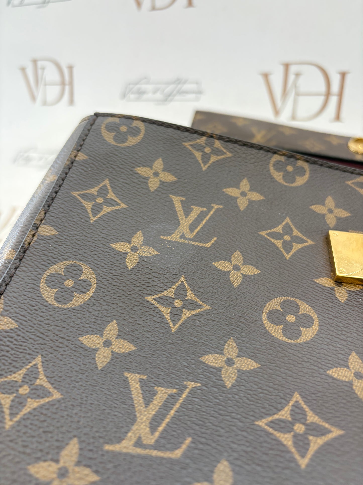 201387 - Louis Vuitton Cluny