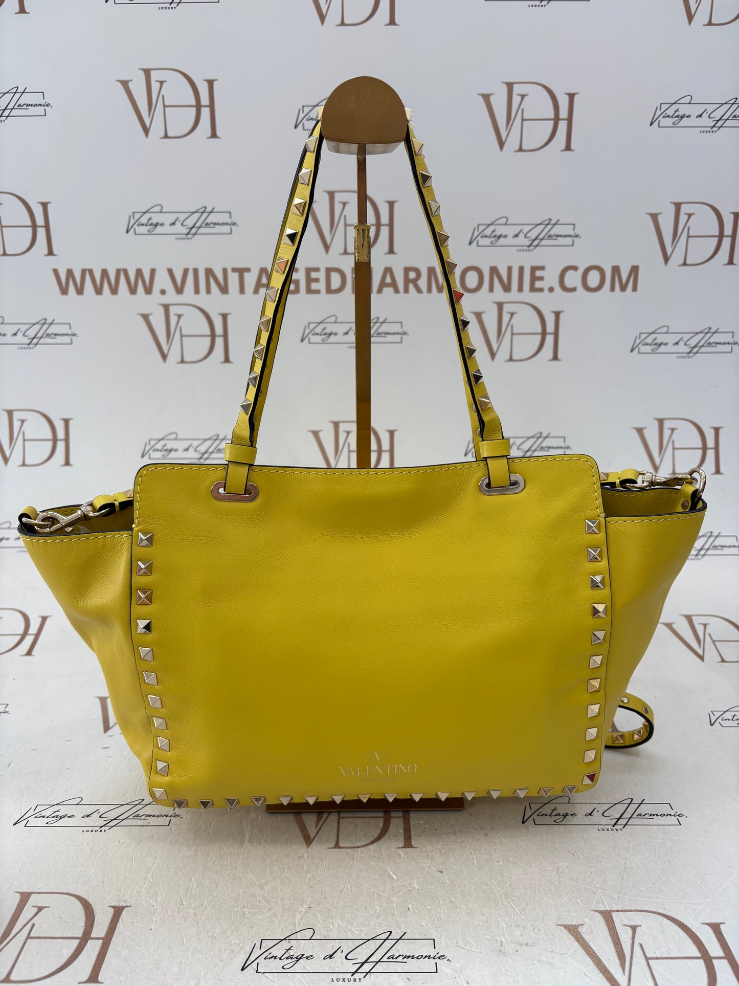 018339 - Valentino Rockstud Yellow